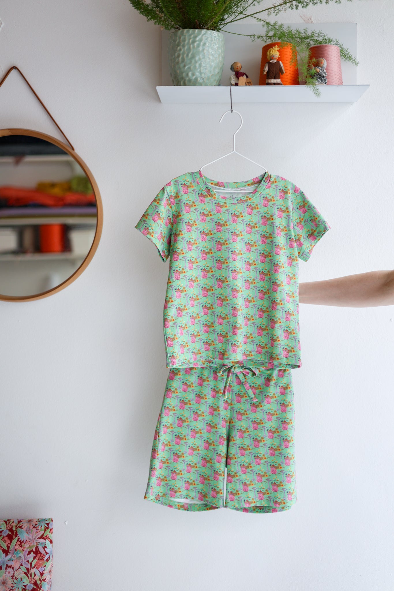 Organic cotton stretch jersey kids t-shirt and shorts.
