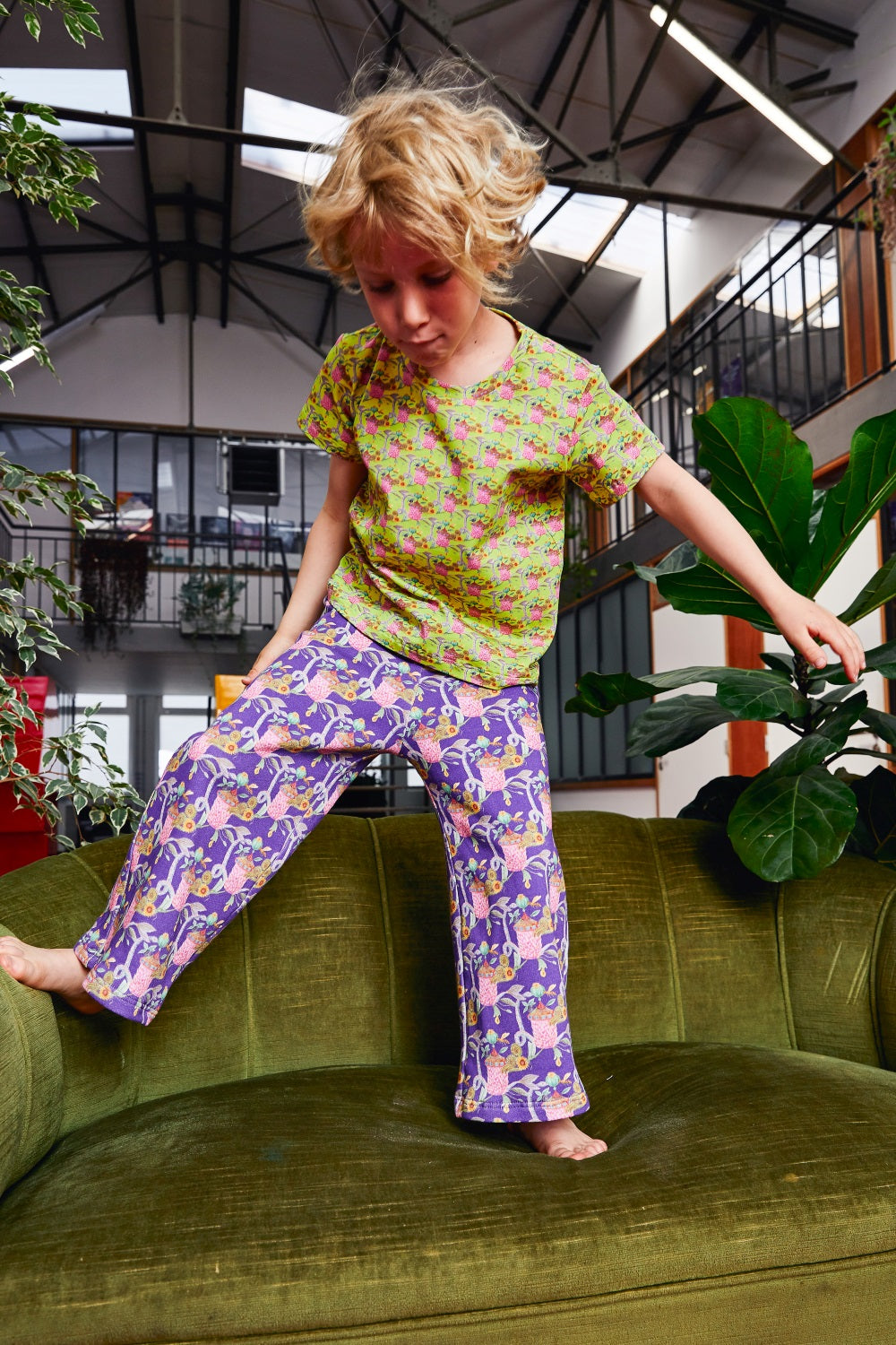 Kids unisex organic cotton stretch jersey t-shirt.