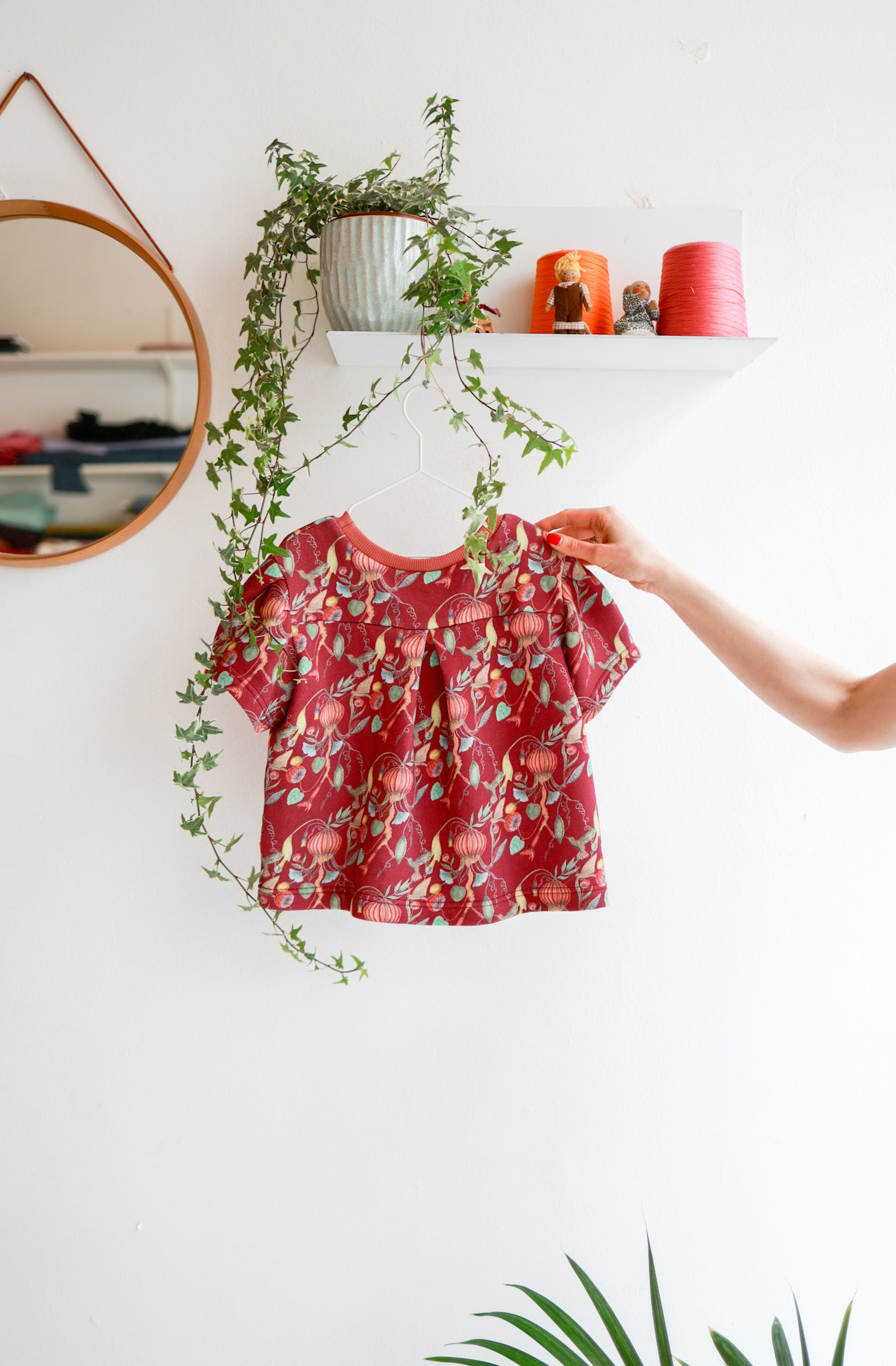 Organic cotton puffed sleeve kids top.