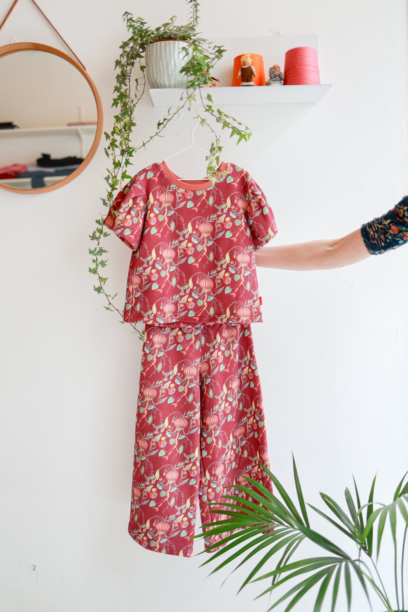 Organic cotton puffed sleeve kids top.