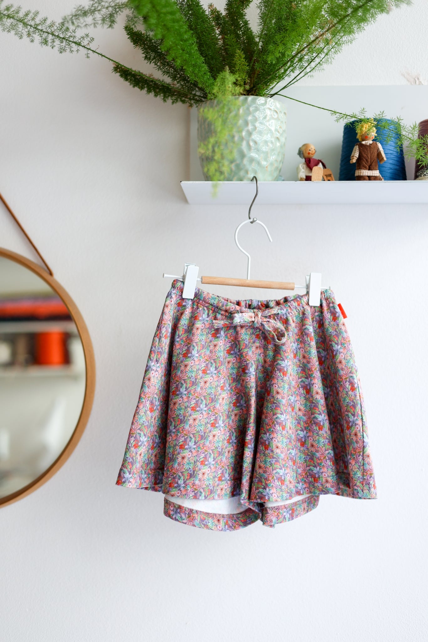 Organic cotton jersey kids extra flared shorts.