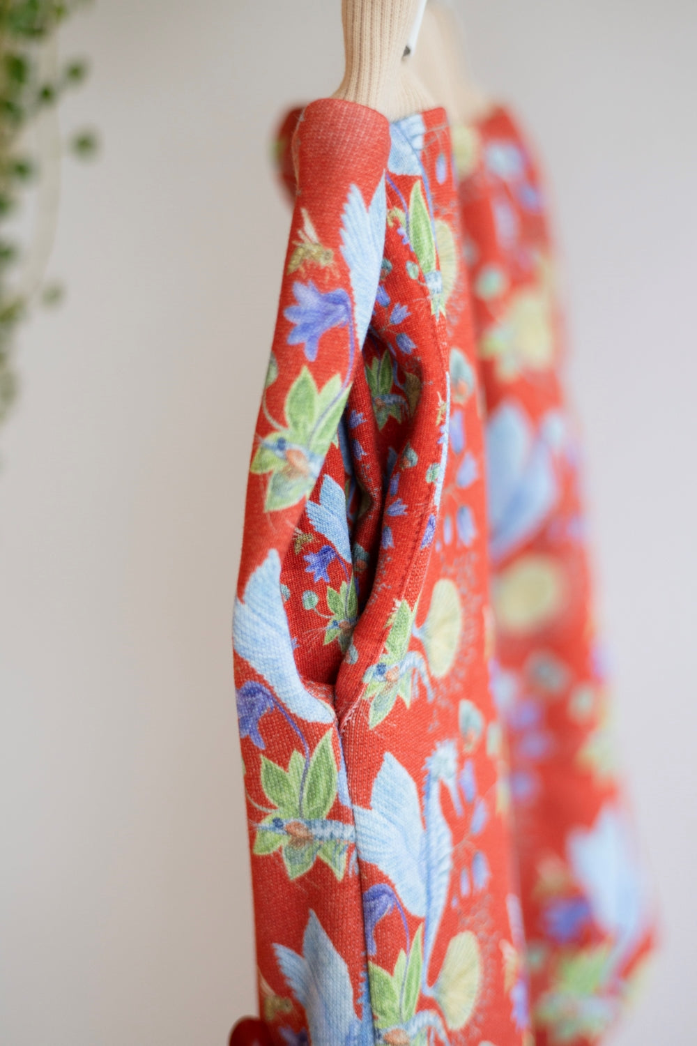 Kids organic cotton sweat pleated pants.