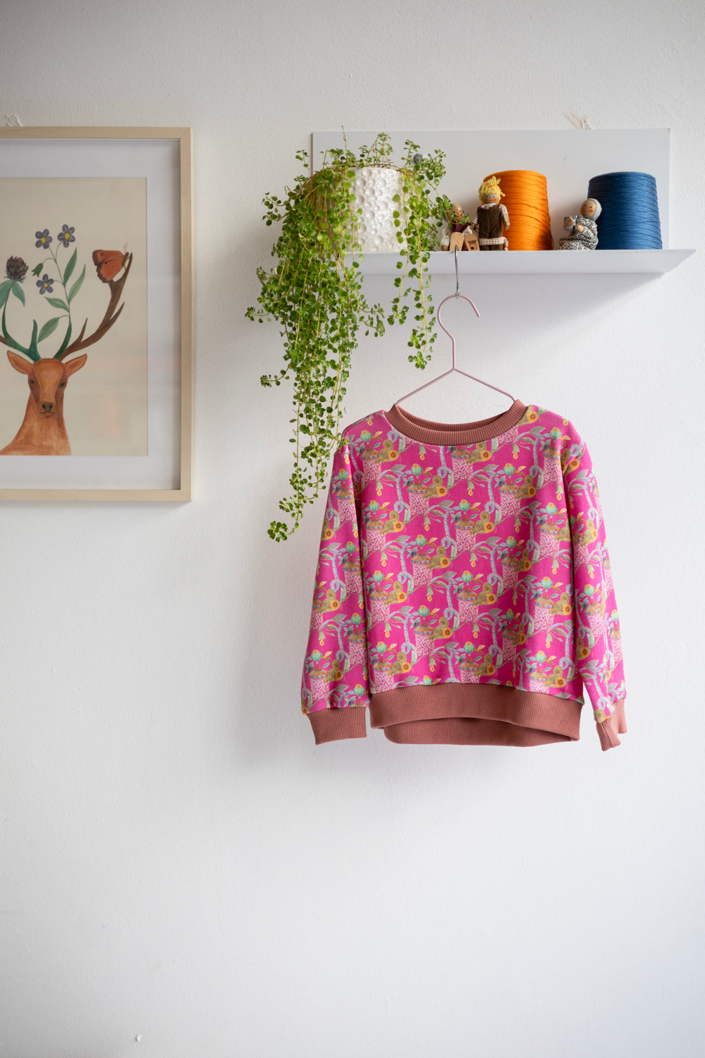 Organic cotton girls sweatshirt.
