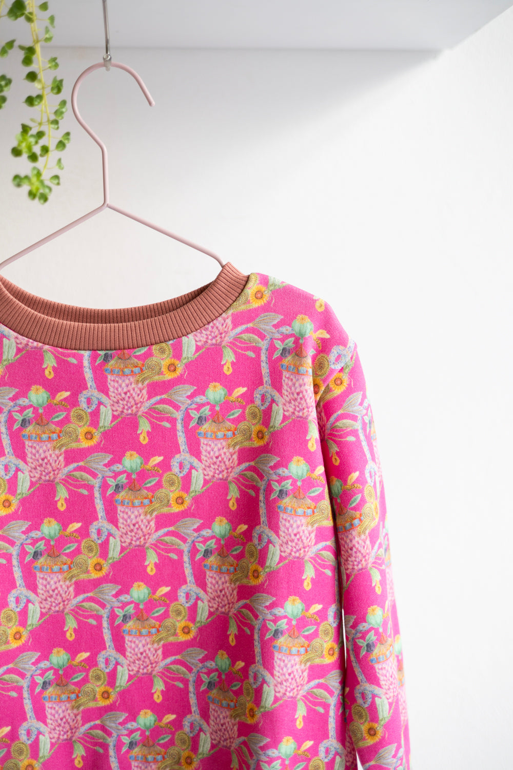 Organic cotton girls sweatshirt.