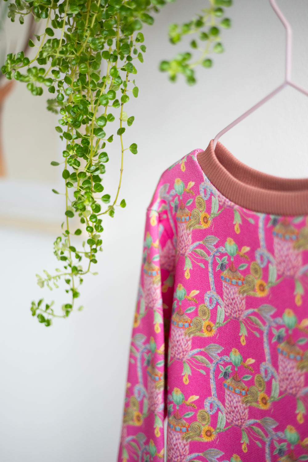 Organic cotton girls sweatshirt.