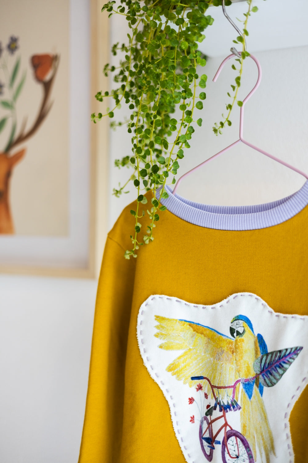 Girlish organic cotton sweatshirt.