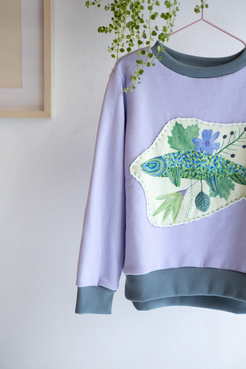 Girlish organic cotton sweatshirt.