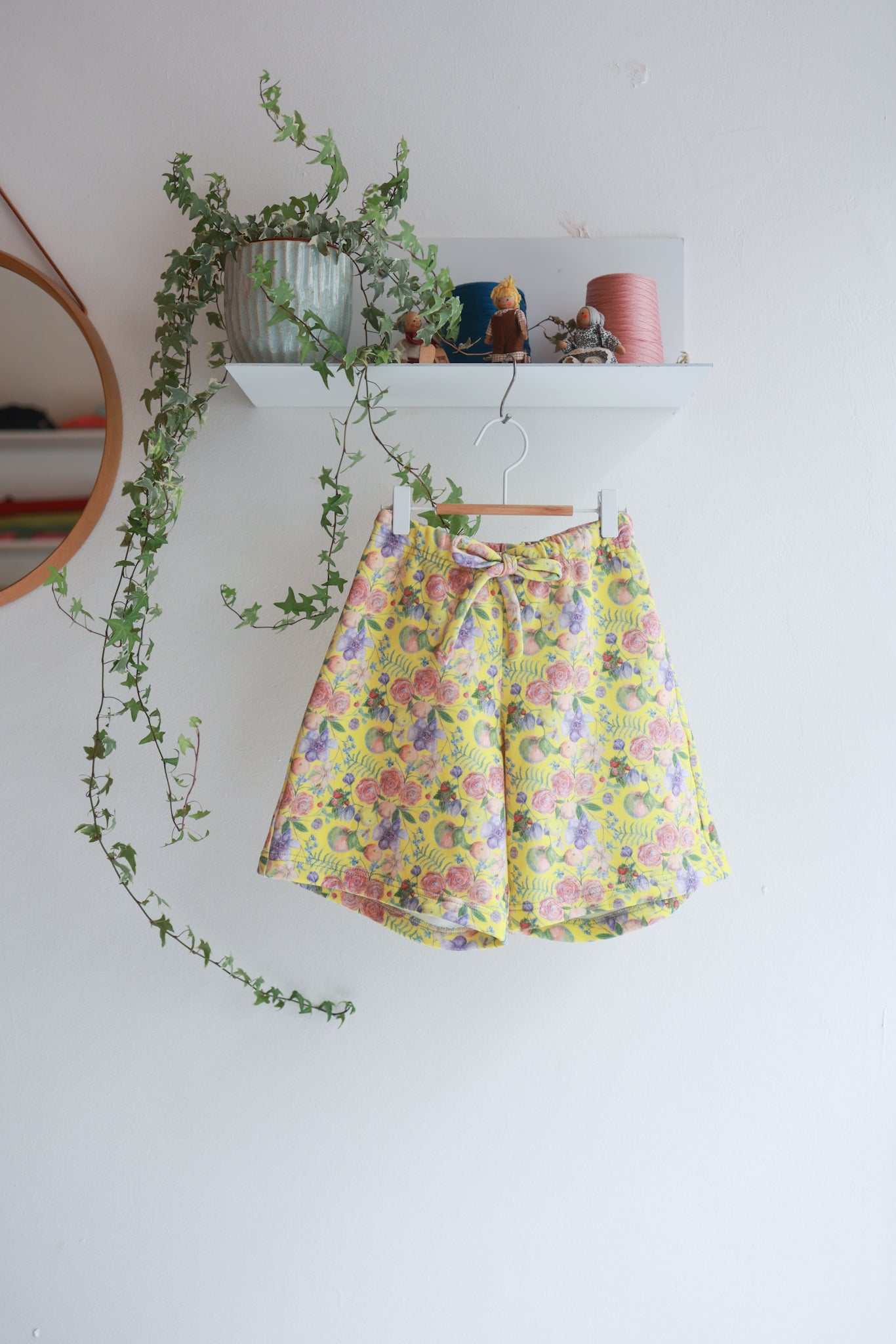 Organic cotton sweat extra wide kids shorts.