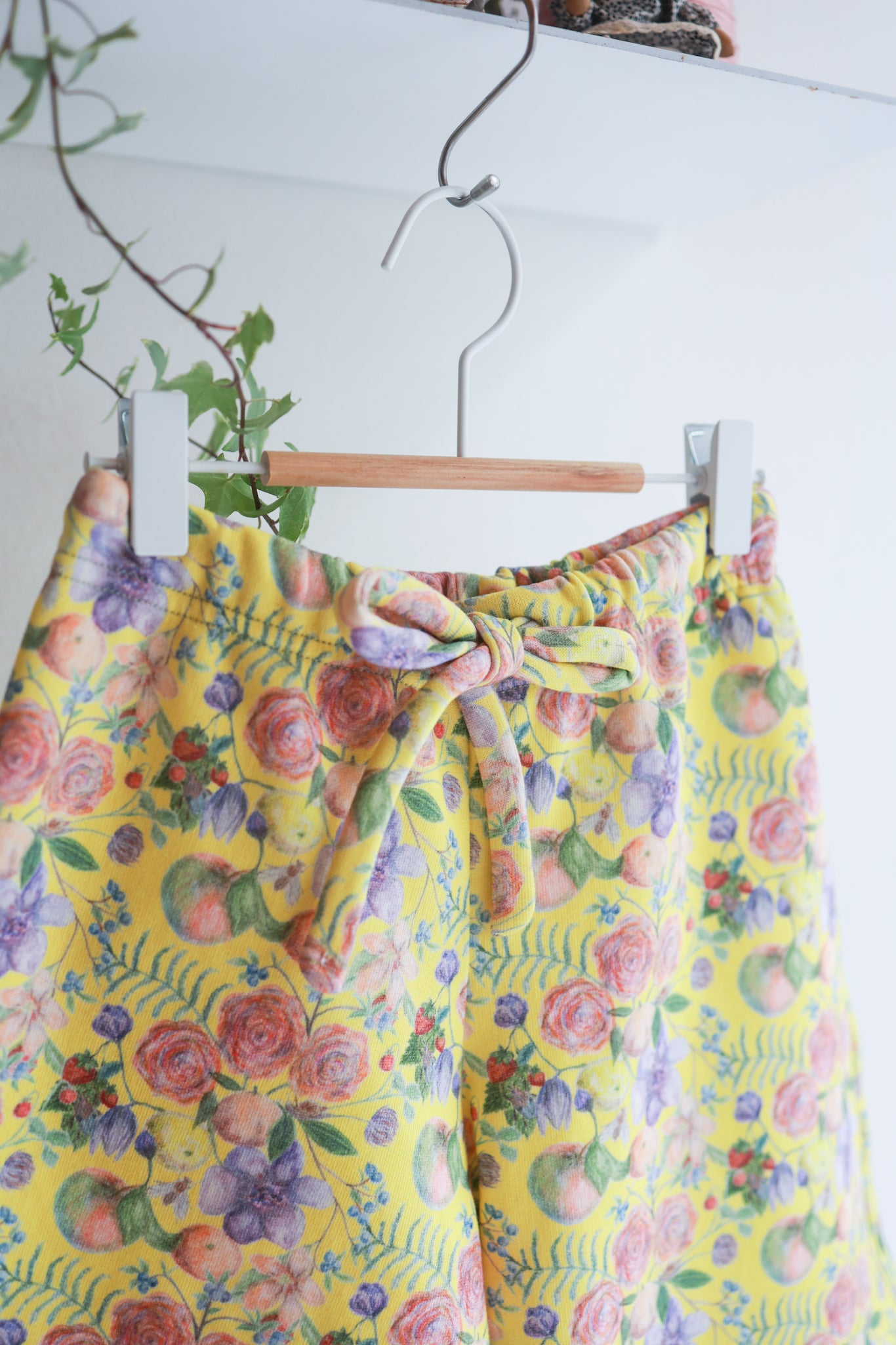 Organic cotton sweat extra wide kids shorts.