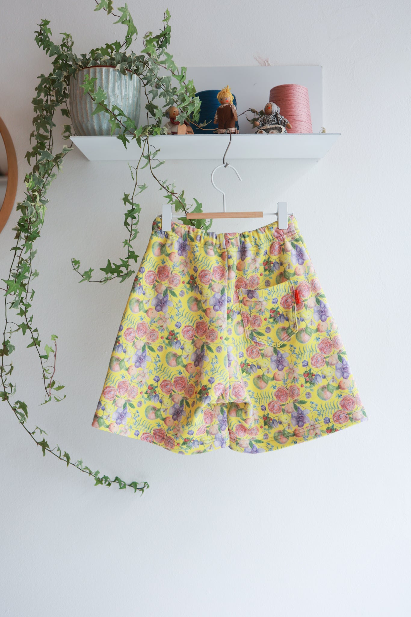 Organic cotton sweat extra wide kids shorts.