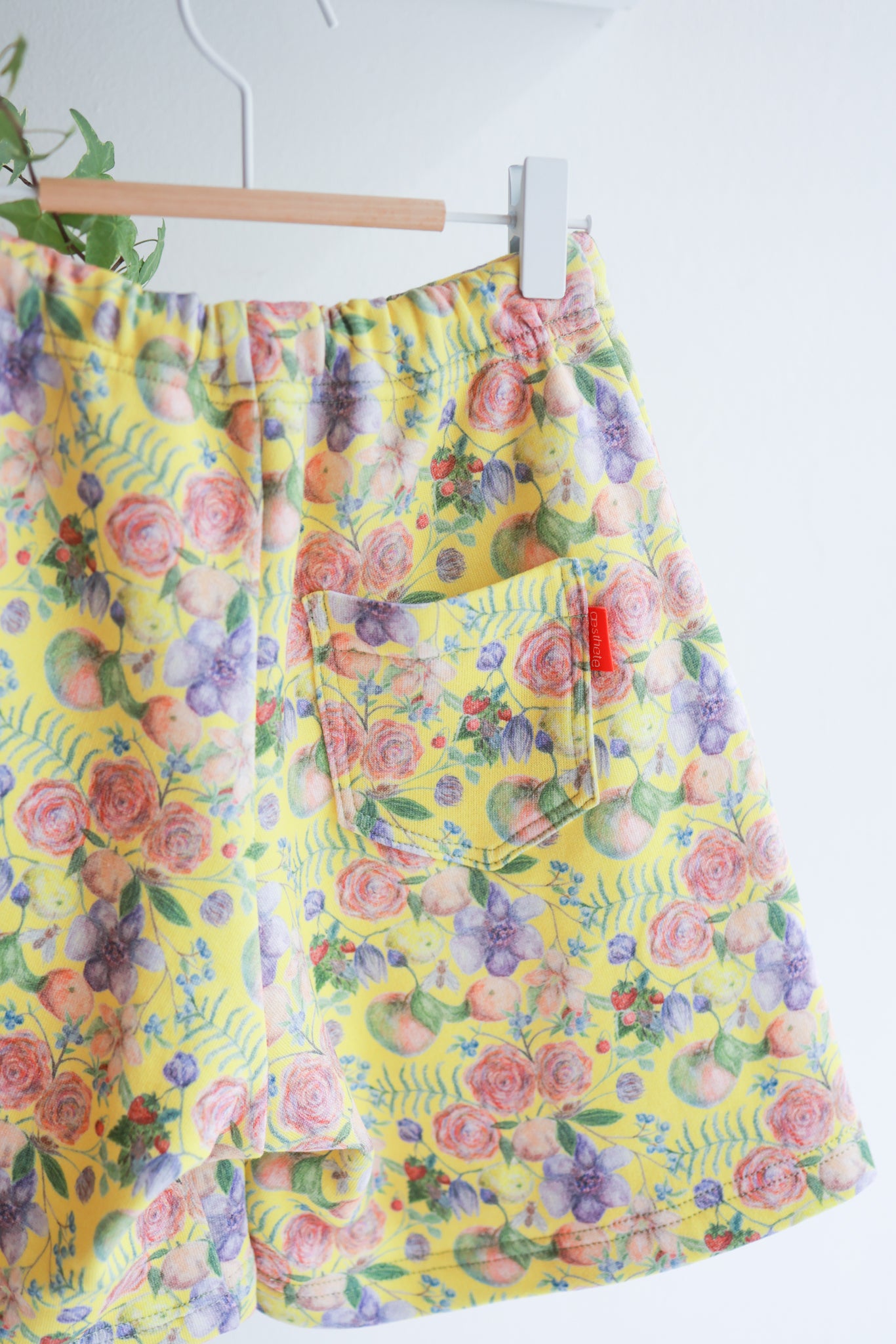 Organic cotton sweat extra wide kids shorts.
