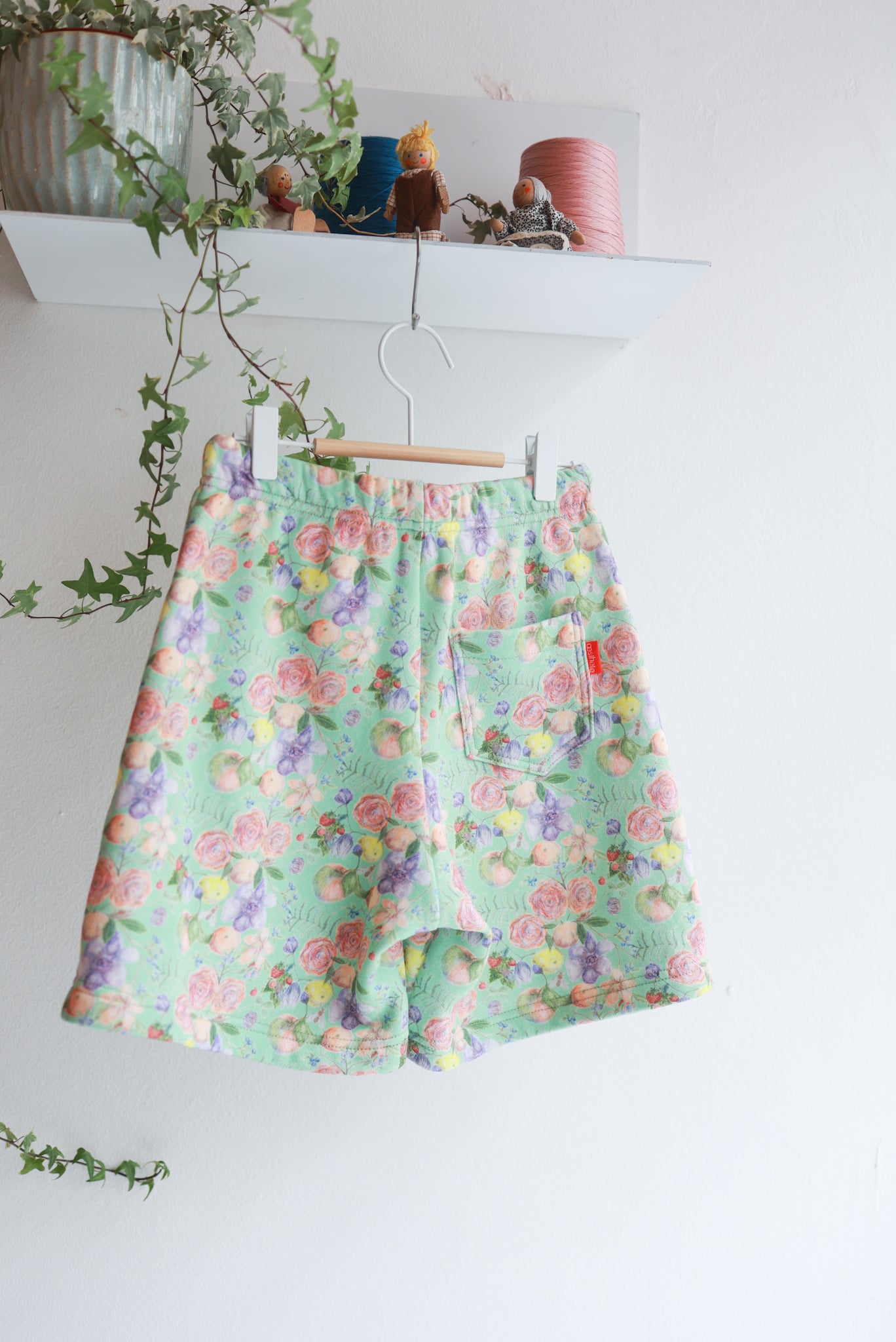 Organic cotton sweat extra wide kids shorts.