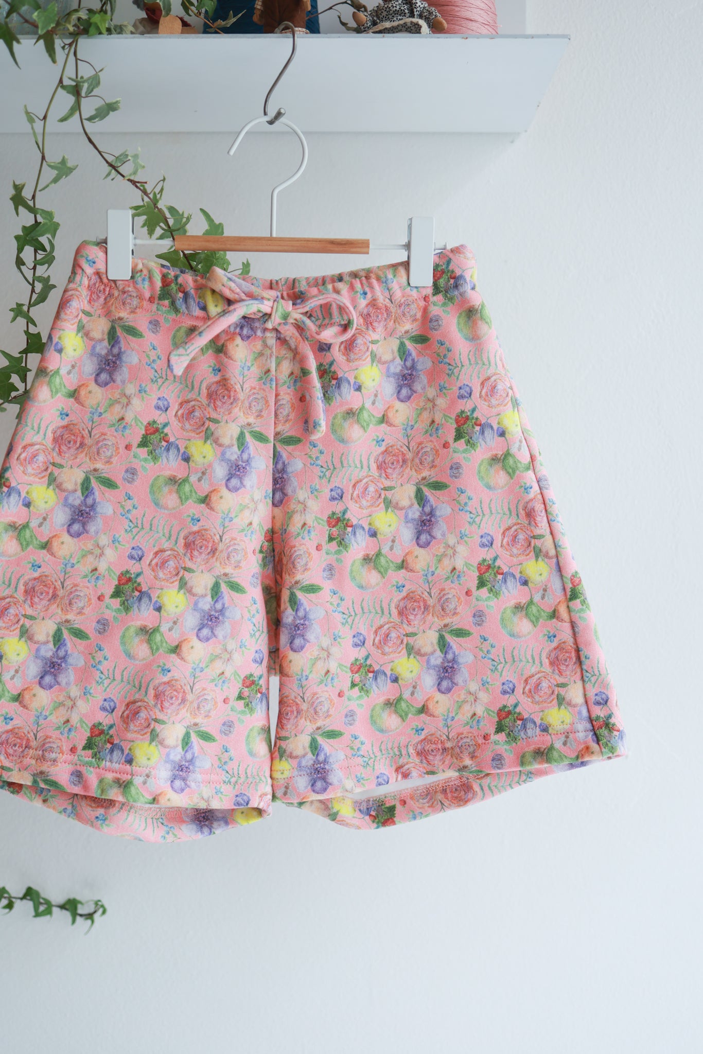 Organic cotton sweat extra wide kids shorts.