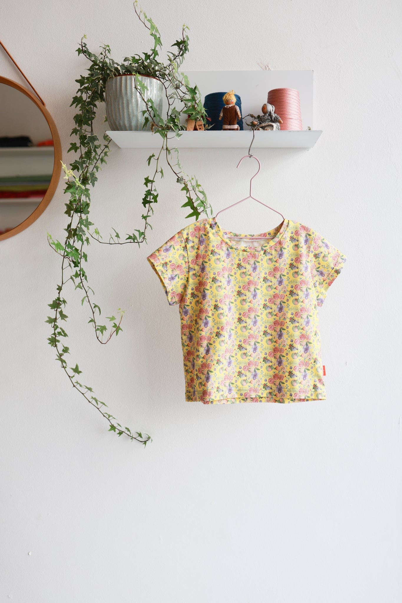 Organic cotton stretch jersey girls t-shirt.