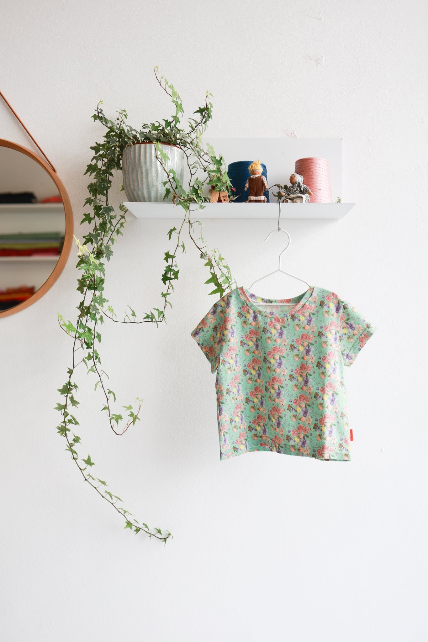 Organic cotton stretch jersey girls t-shirt.