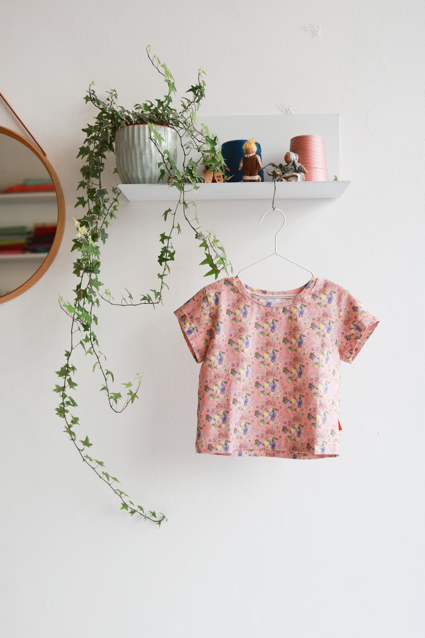 Organic cotton stretch jersey girls t-shirt.