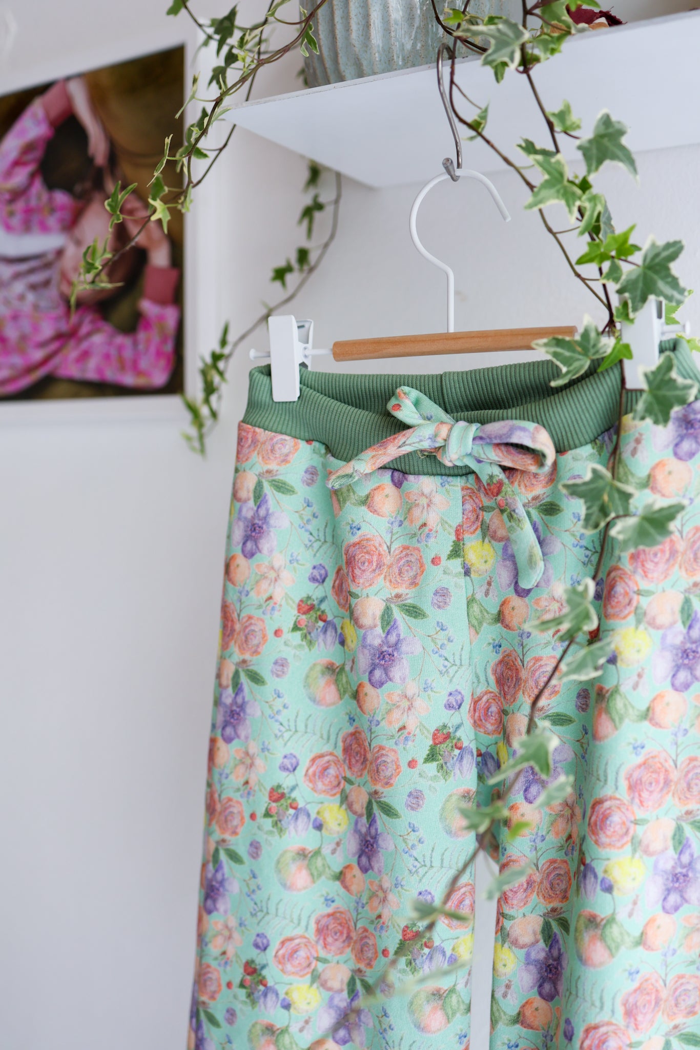 Kids organic cotton sweat pants.