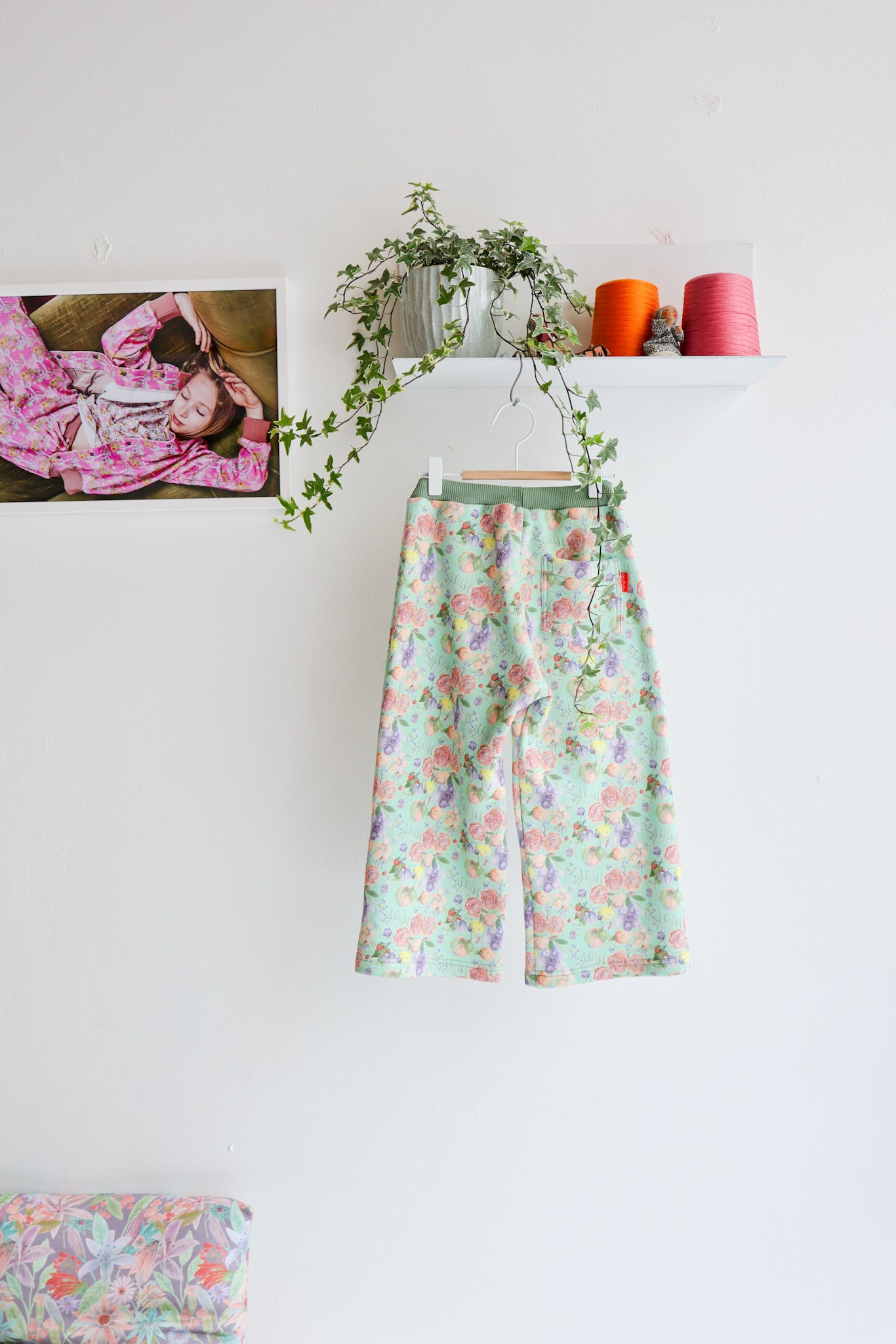 Kids organic cotton sweat pants.