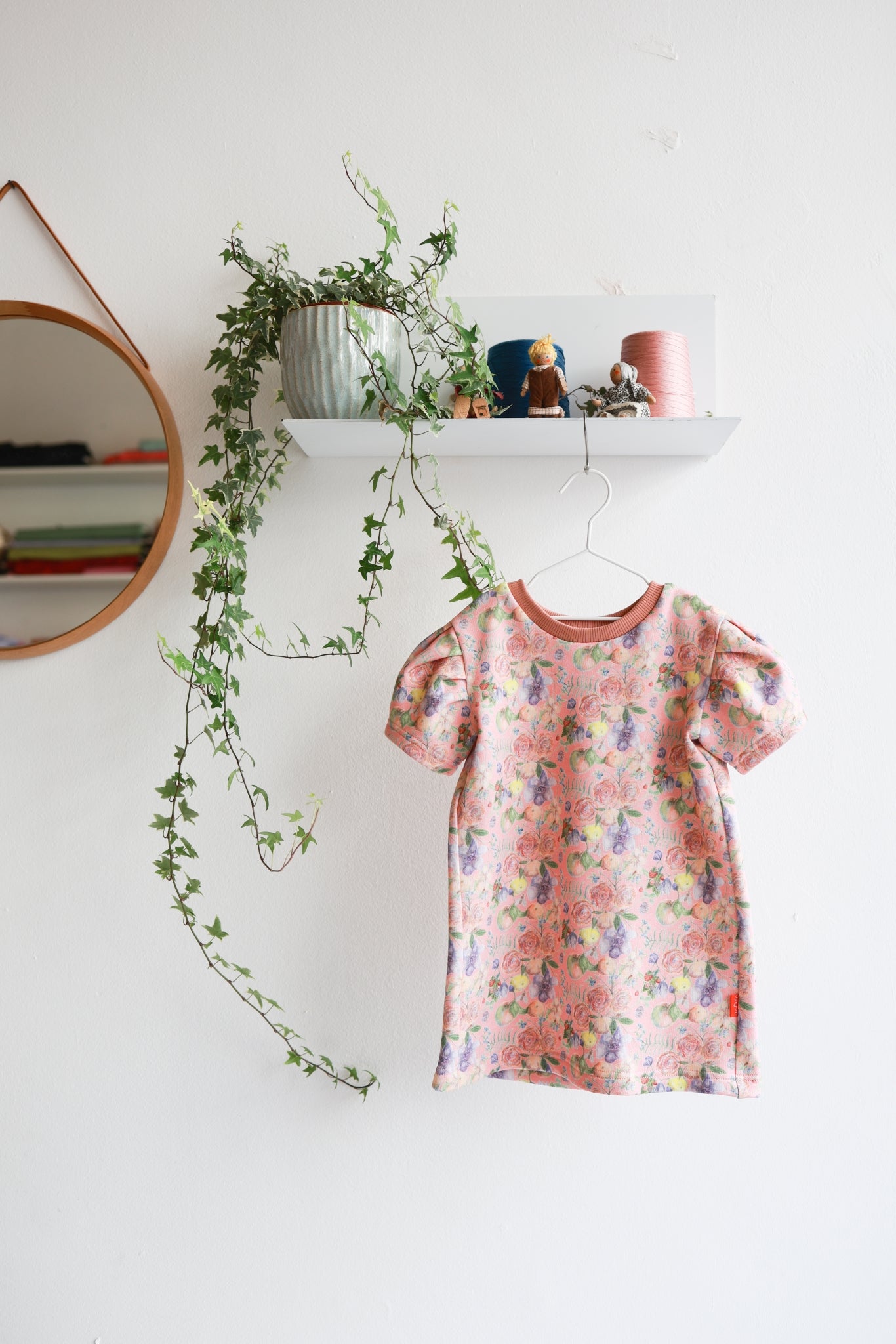 Organic cotton puffed sleeve kids dress.