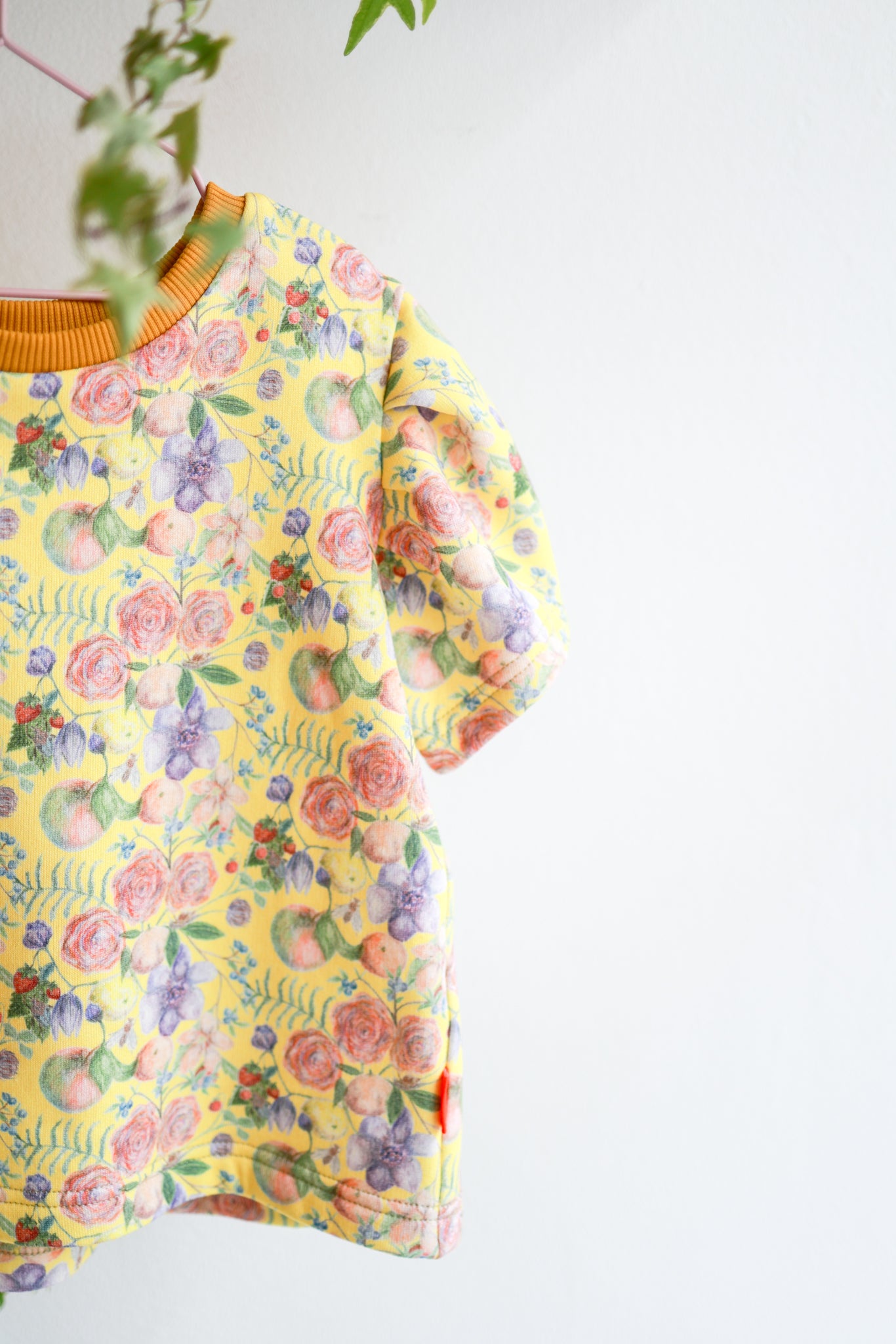 Organic cotton puffed sleeve kids top.