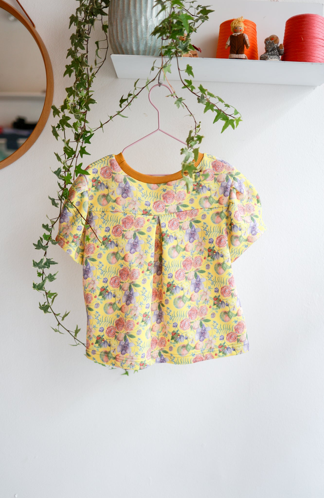 Organic cotton puffed sleeve kids top.