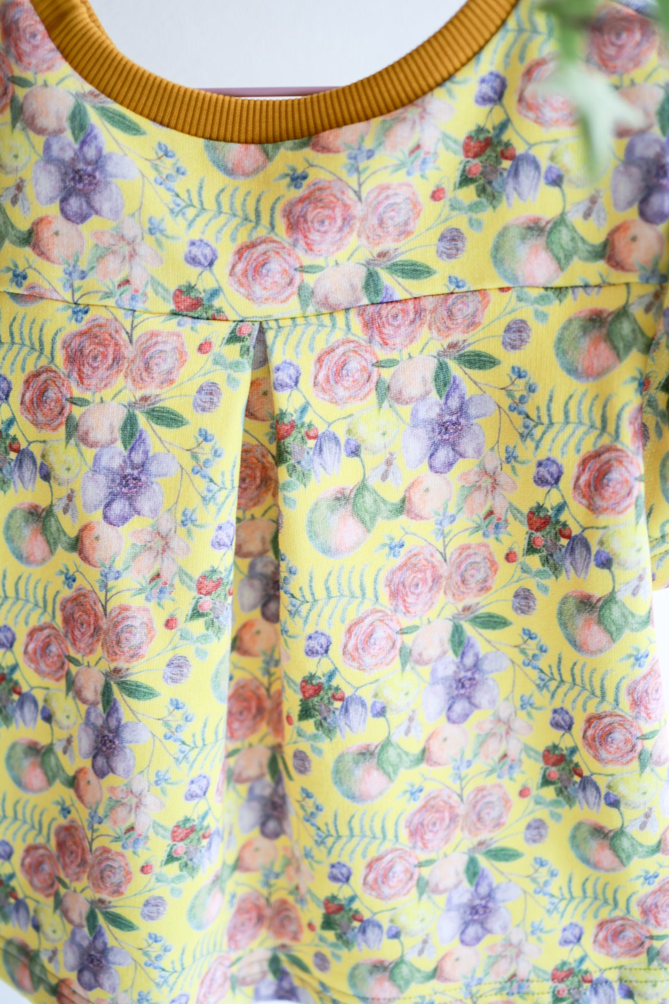Organic cotton puffed sleeve kids top.