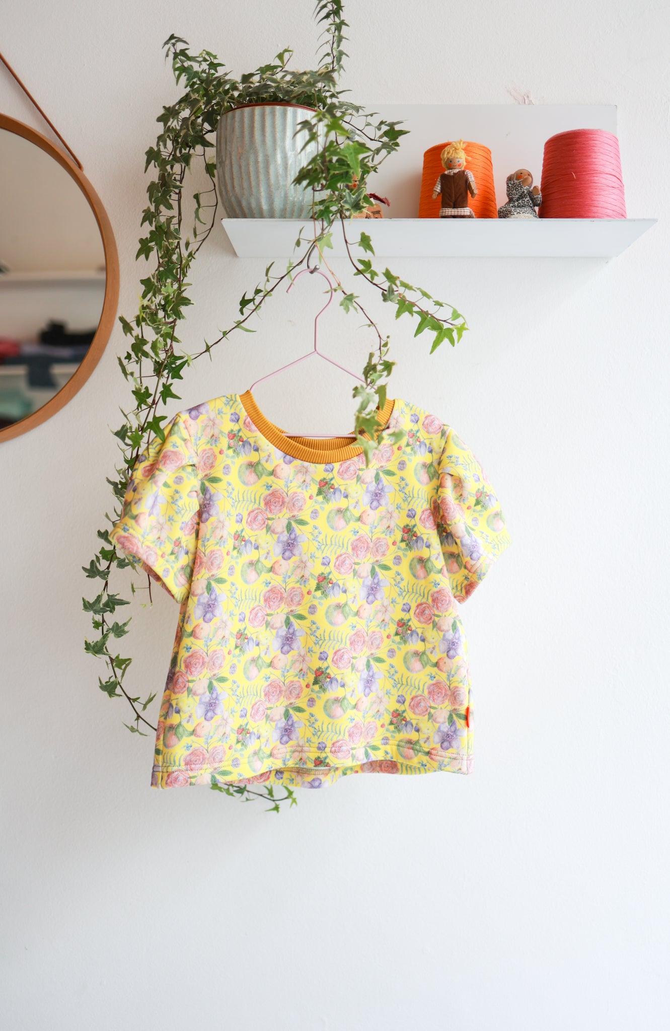 Organic cotton puffed sleeve kids top.