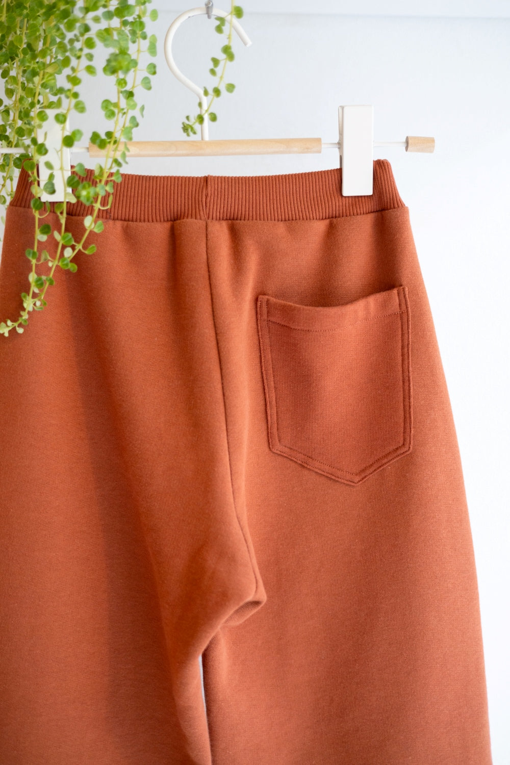 Kids organic cotton sweat pants.