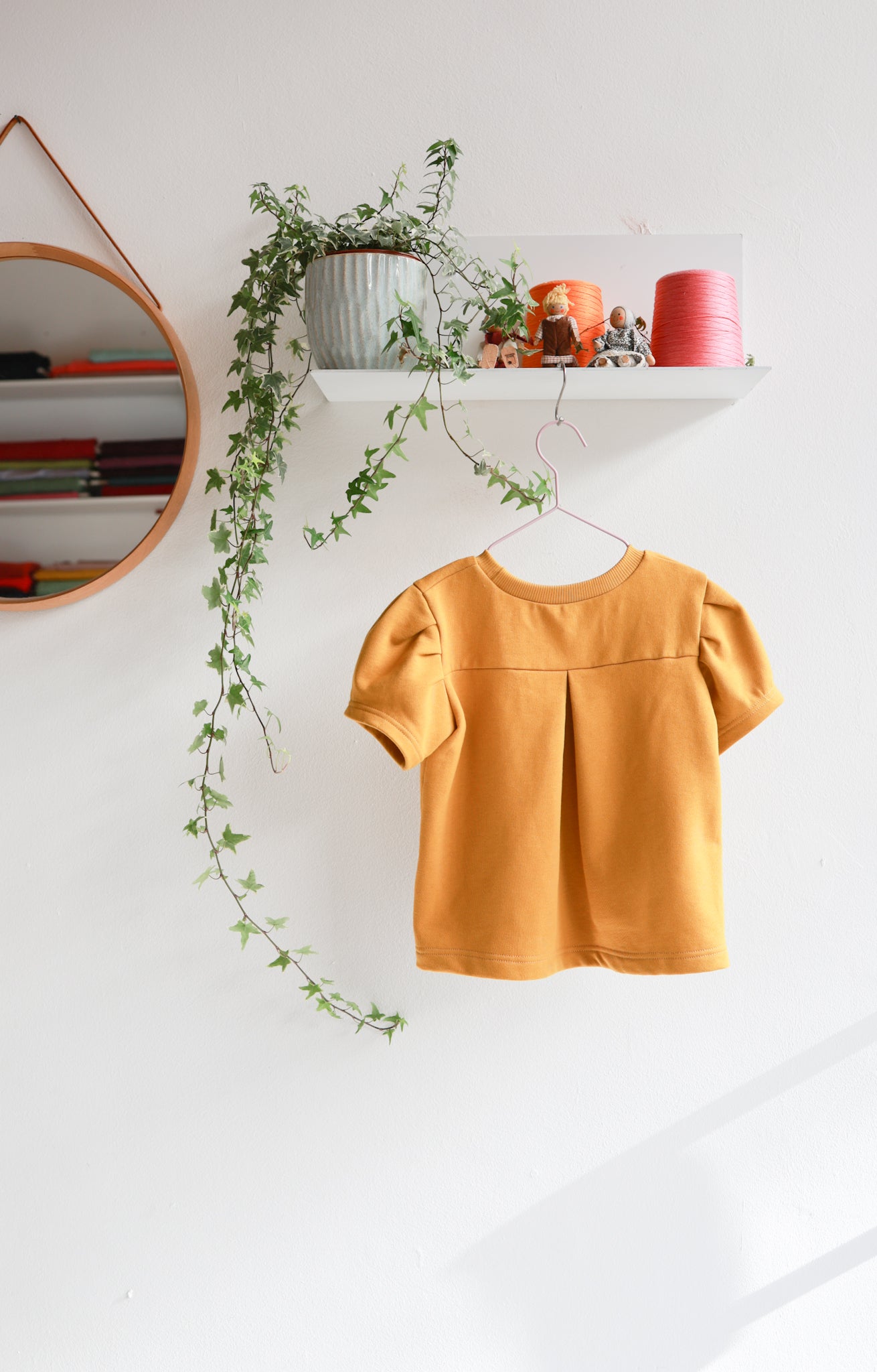 Organic cotton puffed sleeve kids top.
