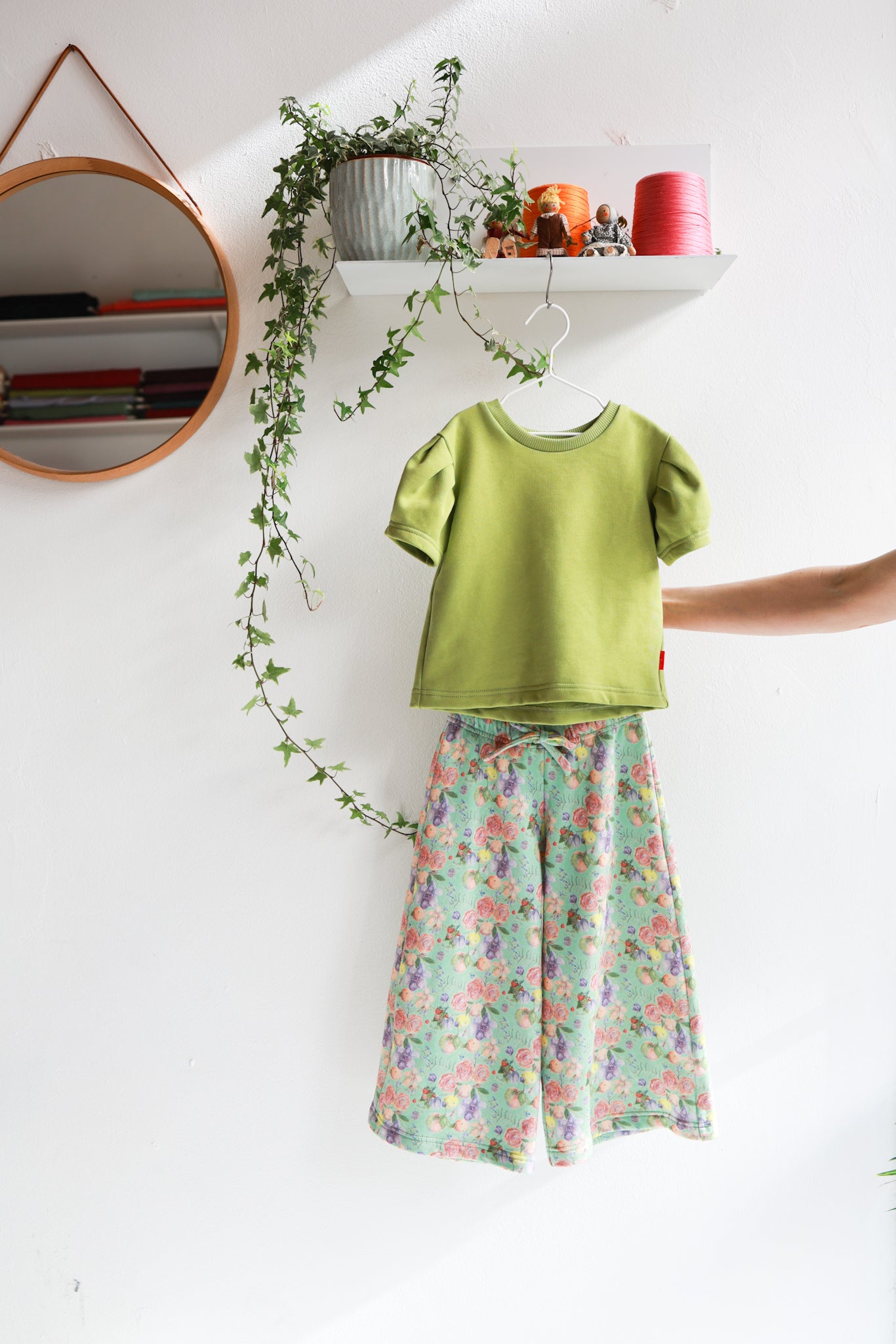 Organic cotton puffed sleeve kids top and pants.