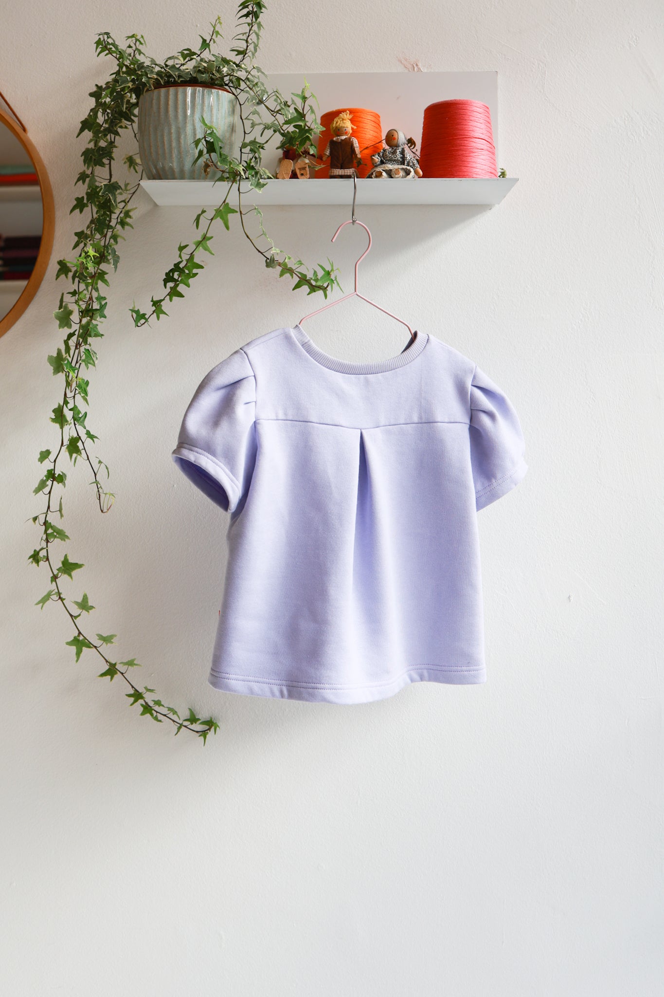 Organic cotton puffed sleeve kids top.