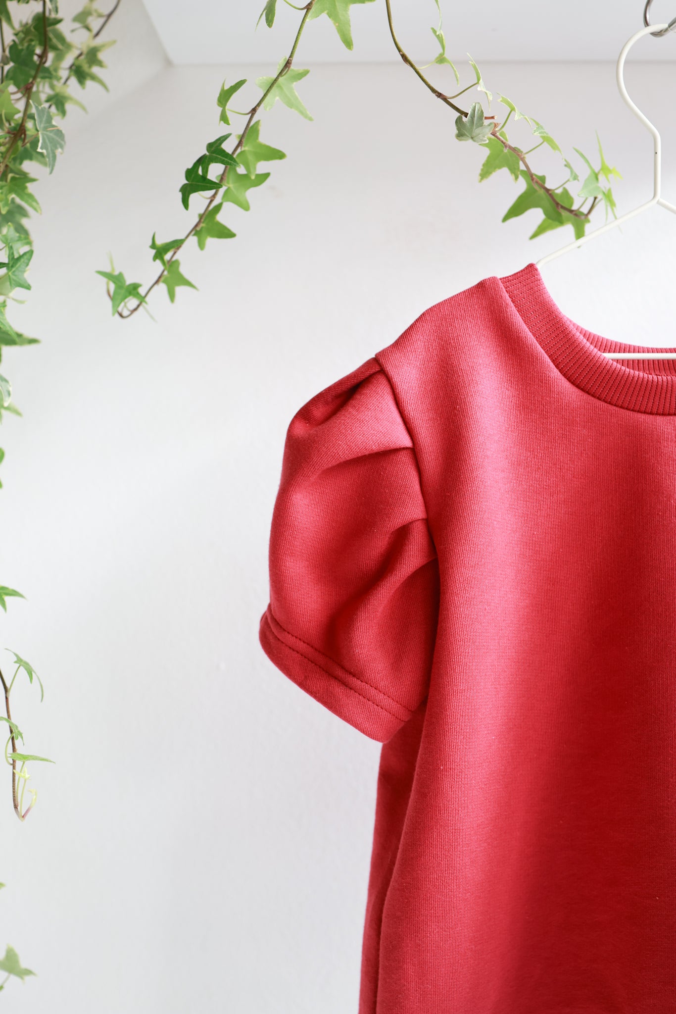 Organic cotton puffed sleeve kids top.