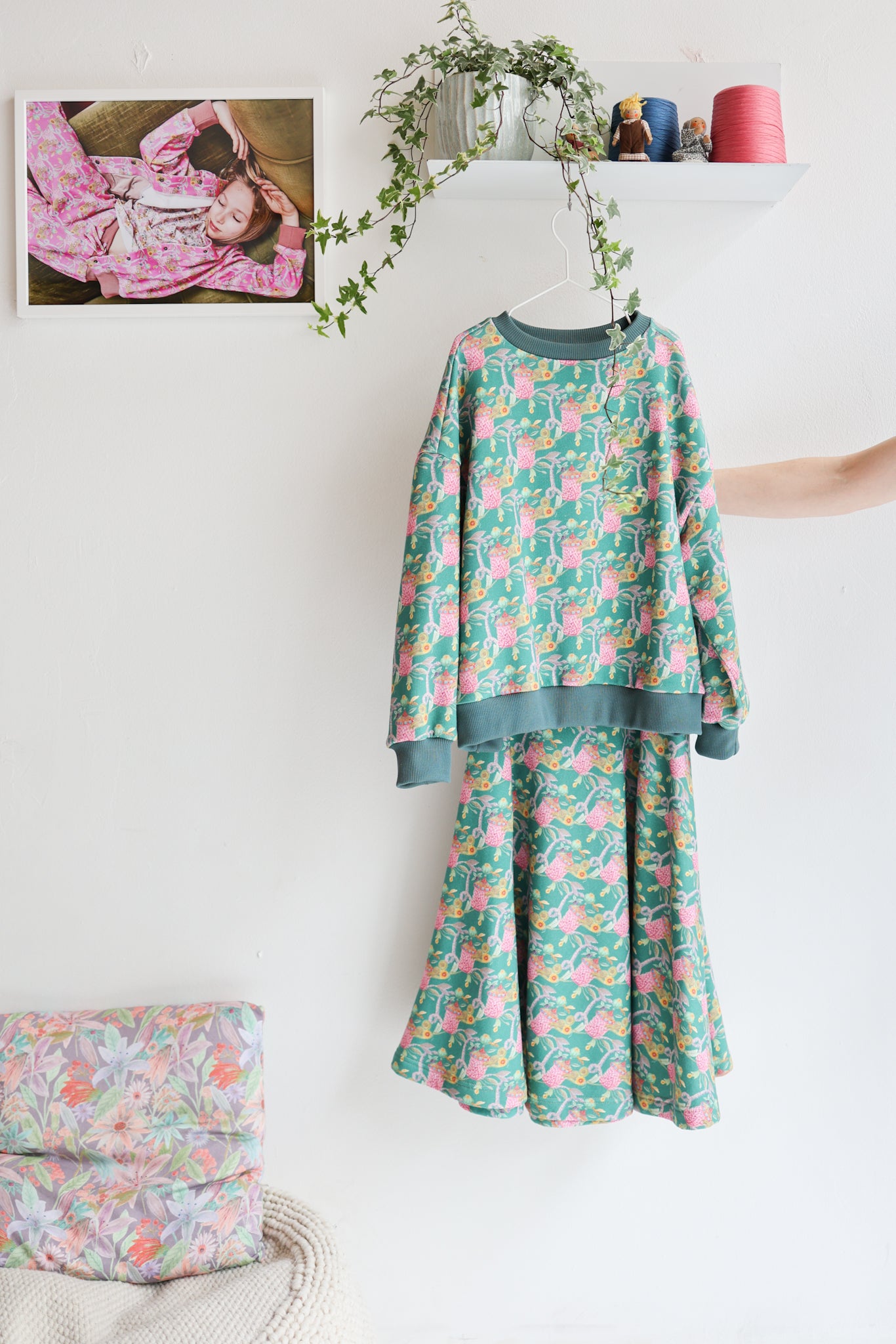 Kids organic cotton sweatshirt and flared skirt.