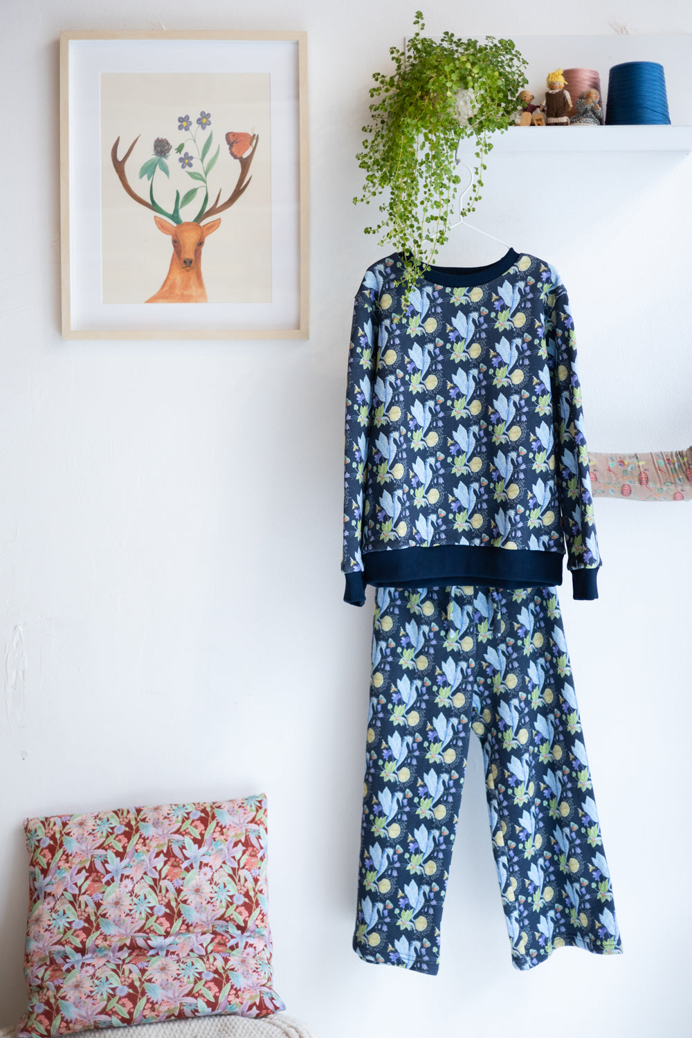 Kids unisex organic cotton sweatshirt and pants.