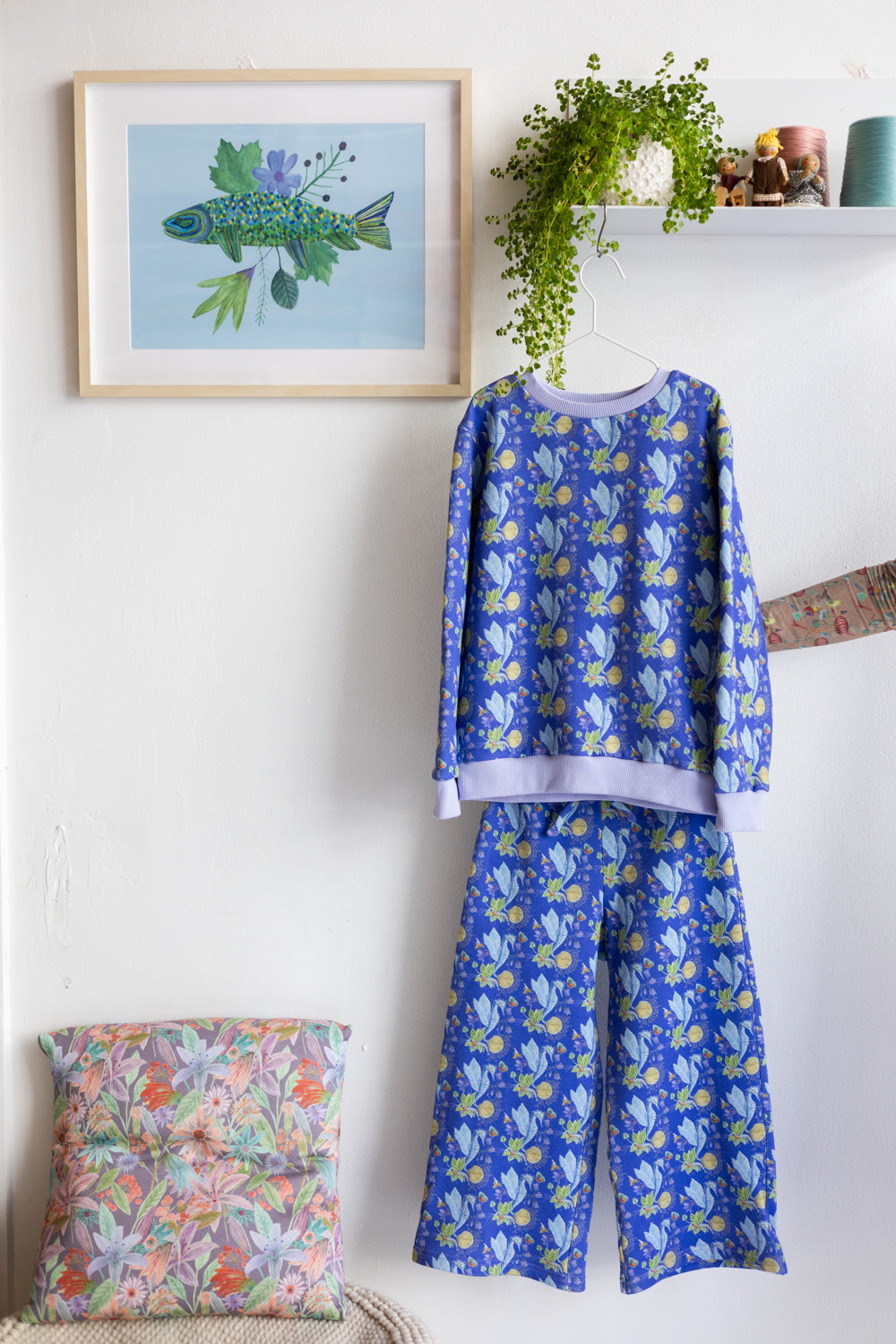 Kids unisex organic cotton sweatshirt and pants.