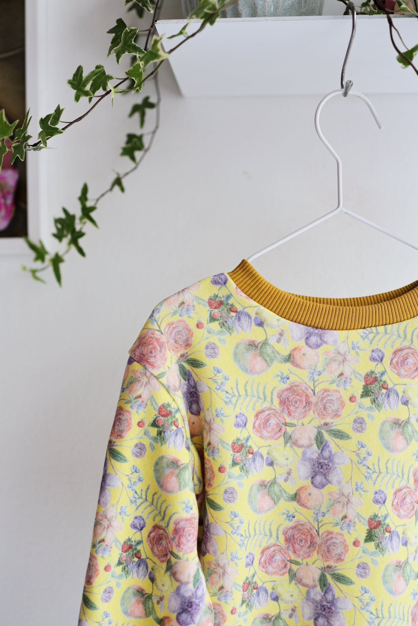 Kids unisex organic cotton sweatshirt.