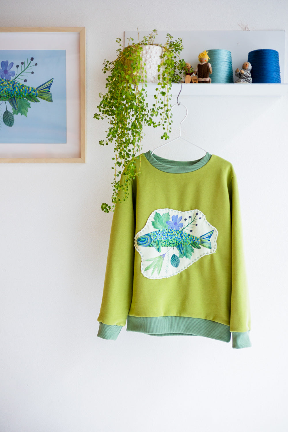 Kids unisex organic cotton sweatshirt.