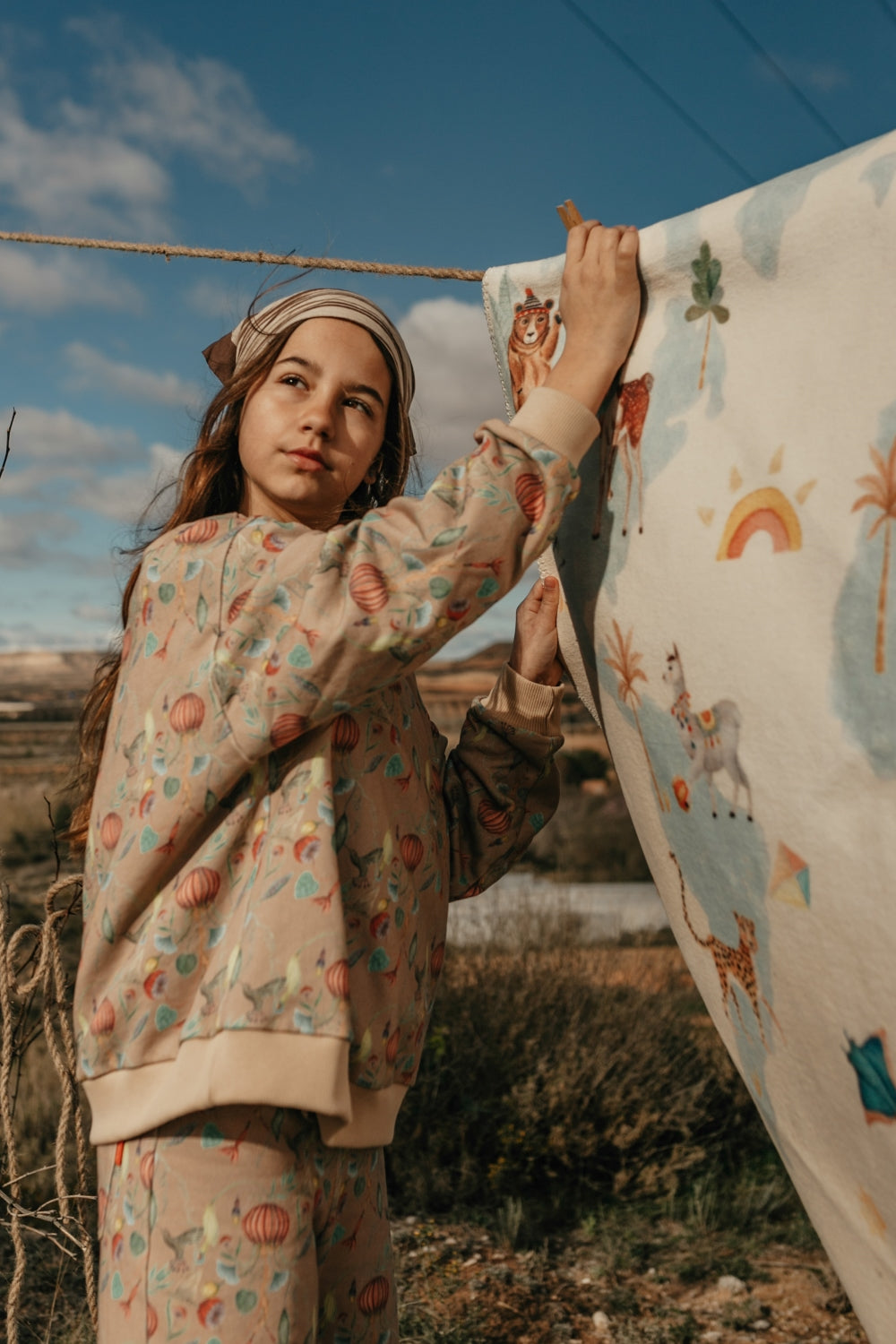 Kids organic cotton oversized sweatshirt.