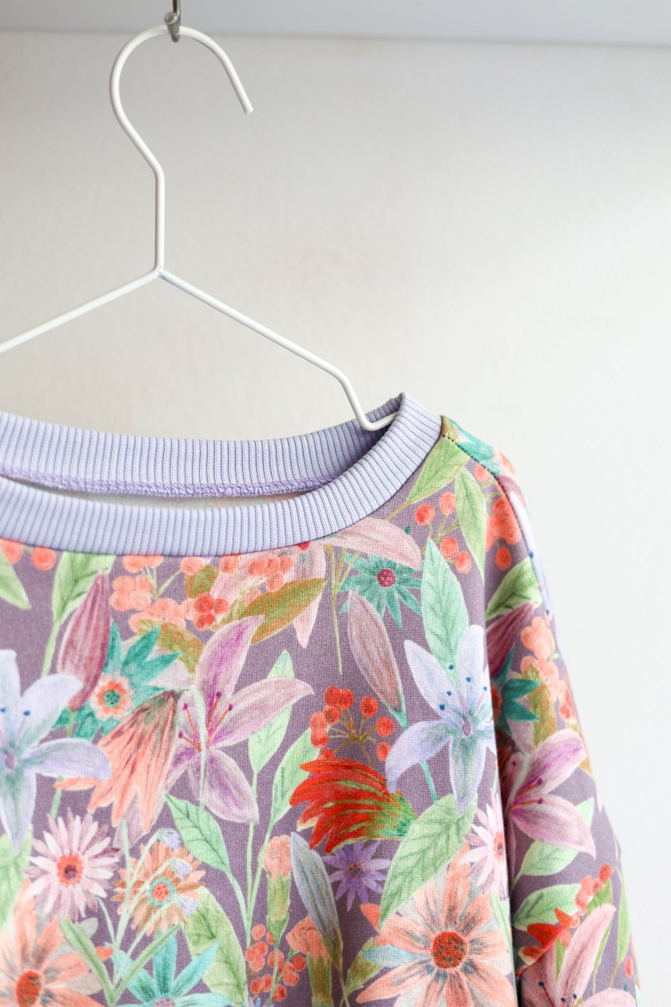 Organic cotton kids oversized sweatshirt.