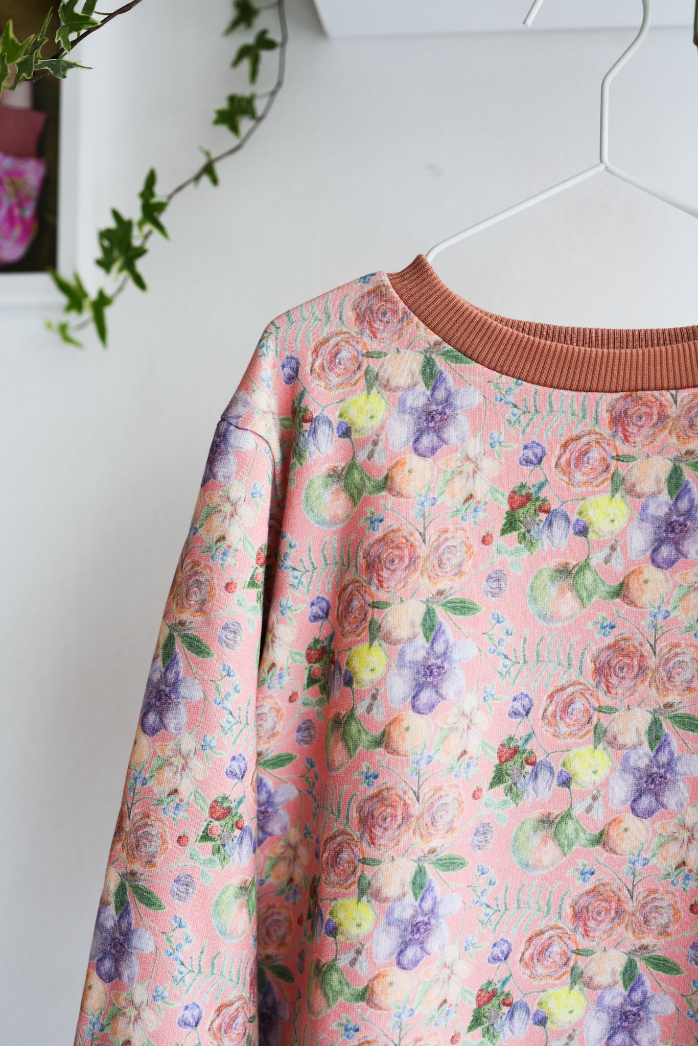 Kids organic cotton oversized sweatshirt.
