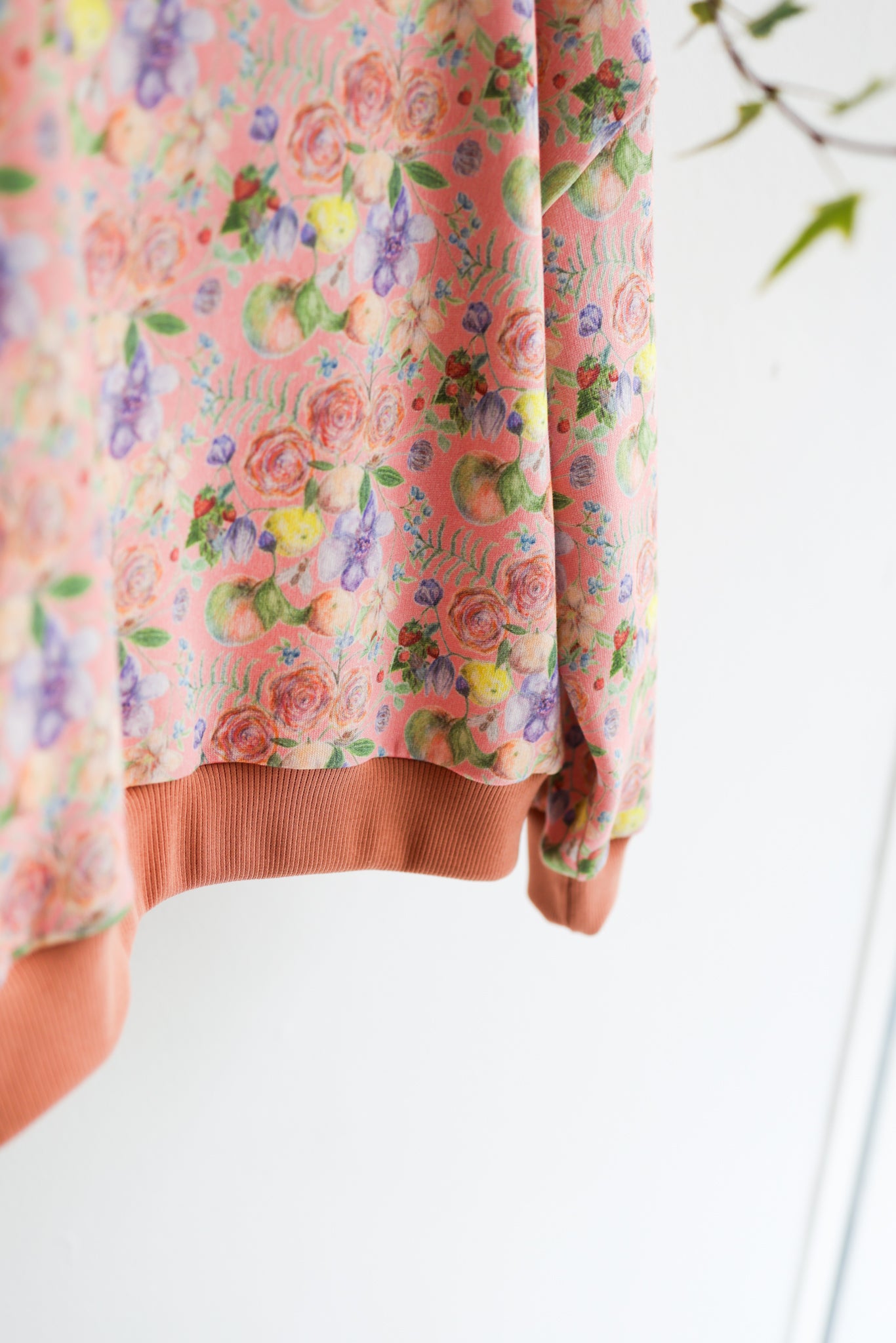 Kids organic cotton oversized sweatshirt.