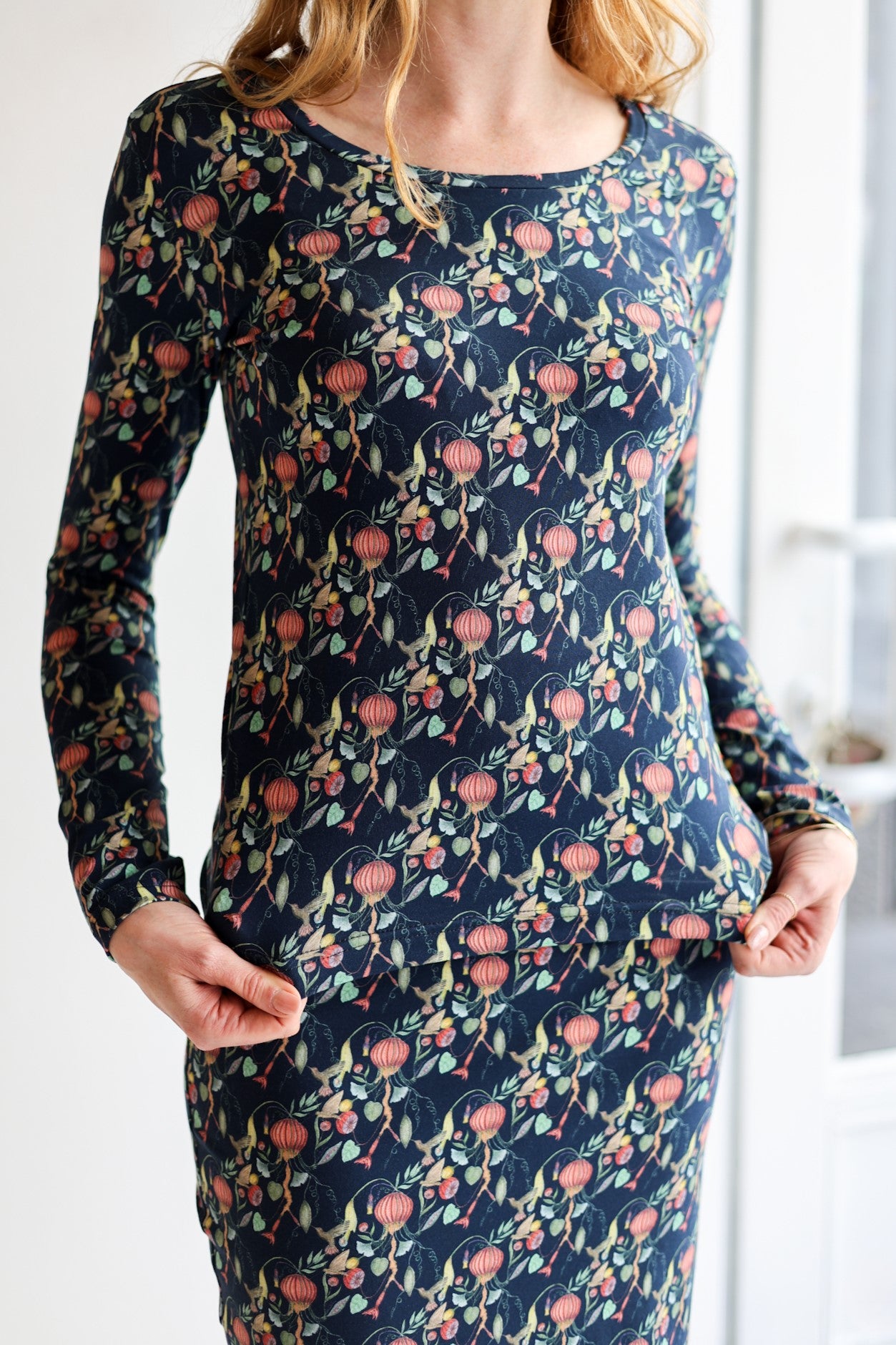 Women organic cotton stretch jersey long sleeve t-shirt.