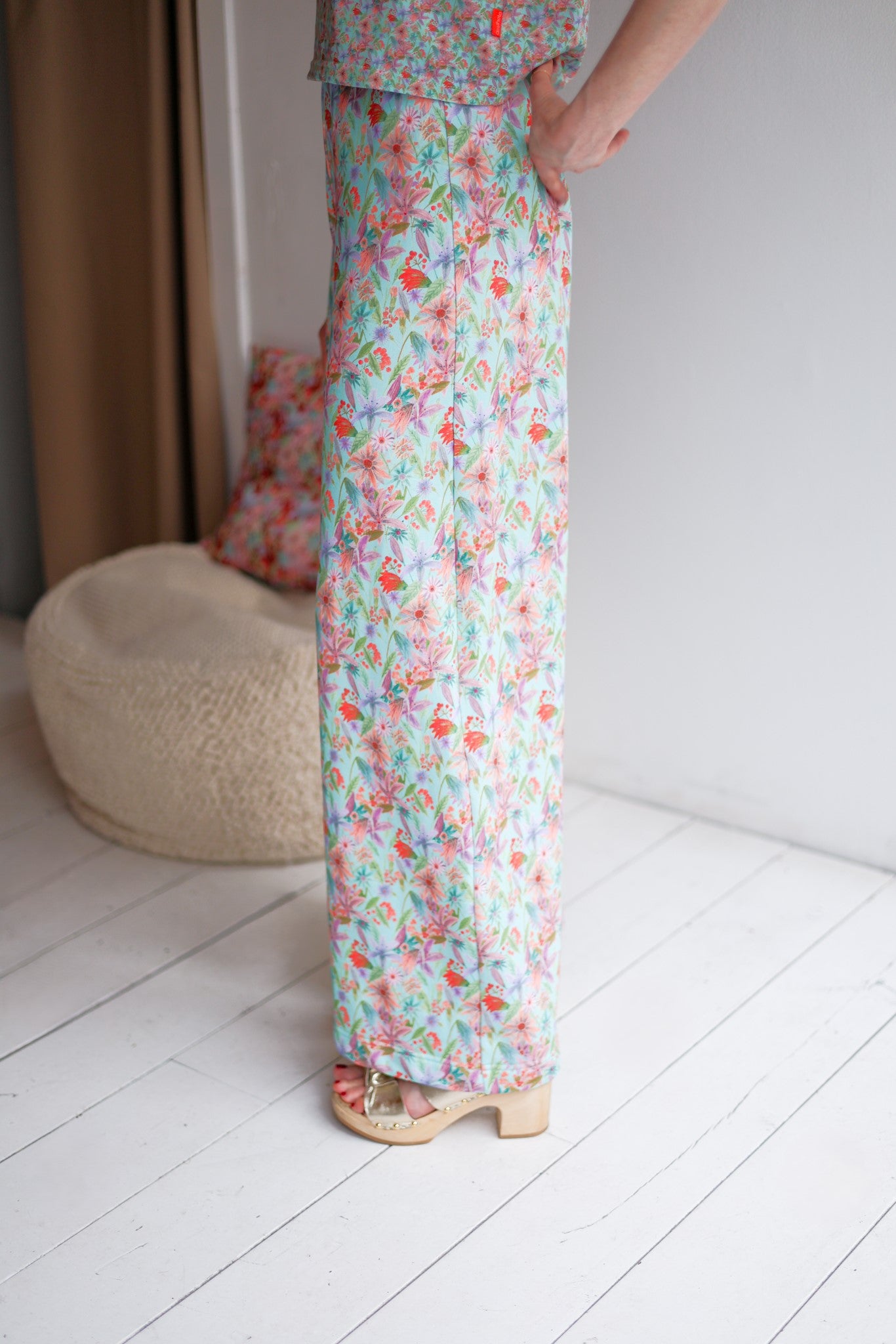Women organic cotton sweat high waisted comfy pants.