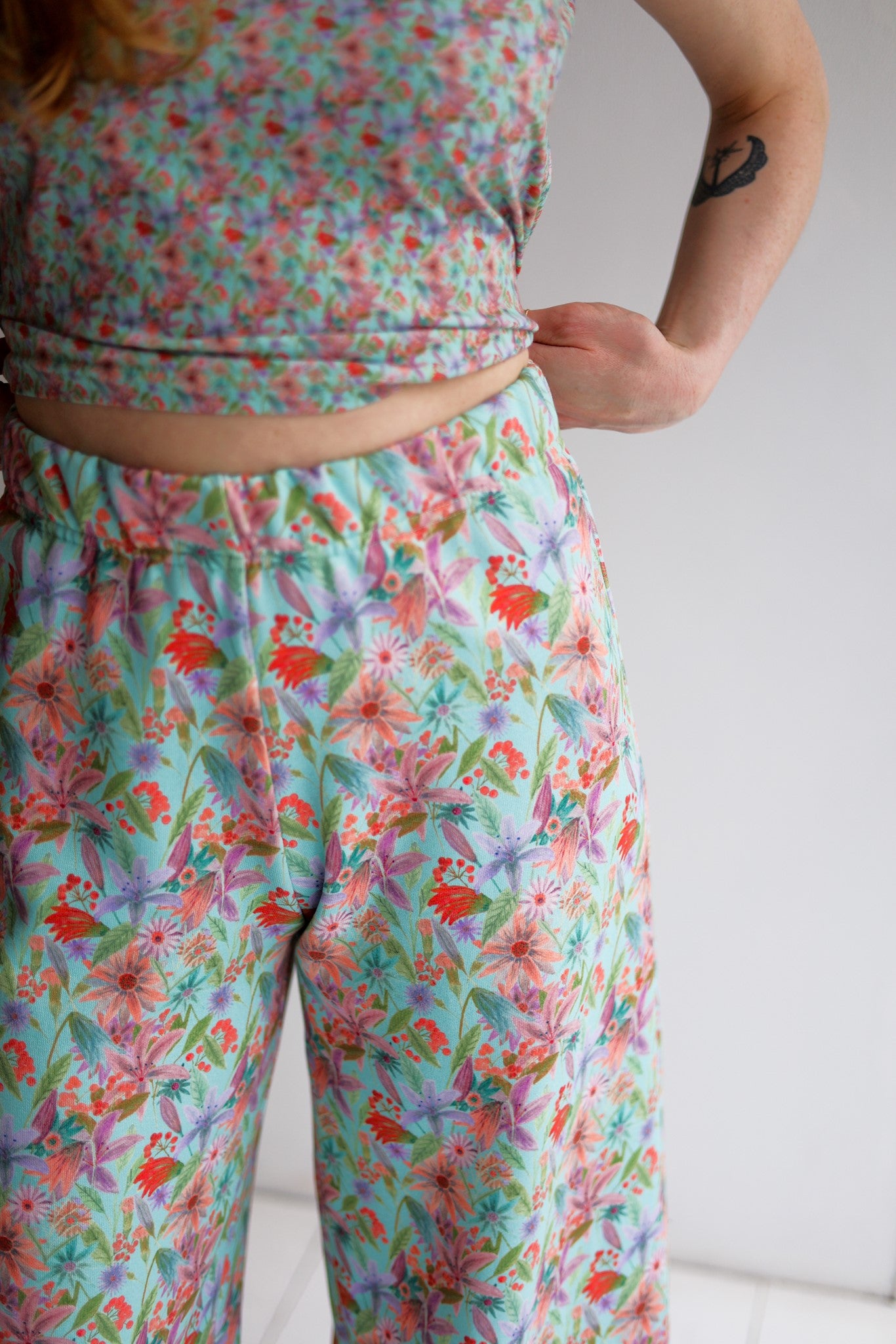 Women organic cotton sweat high waisted comfy pants.