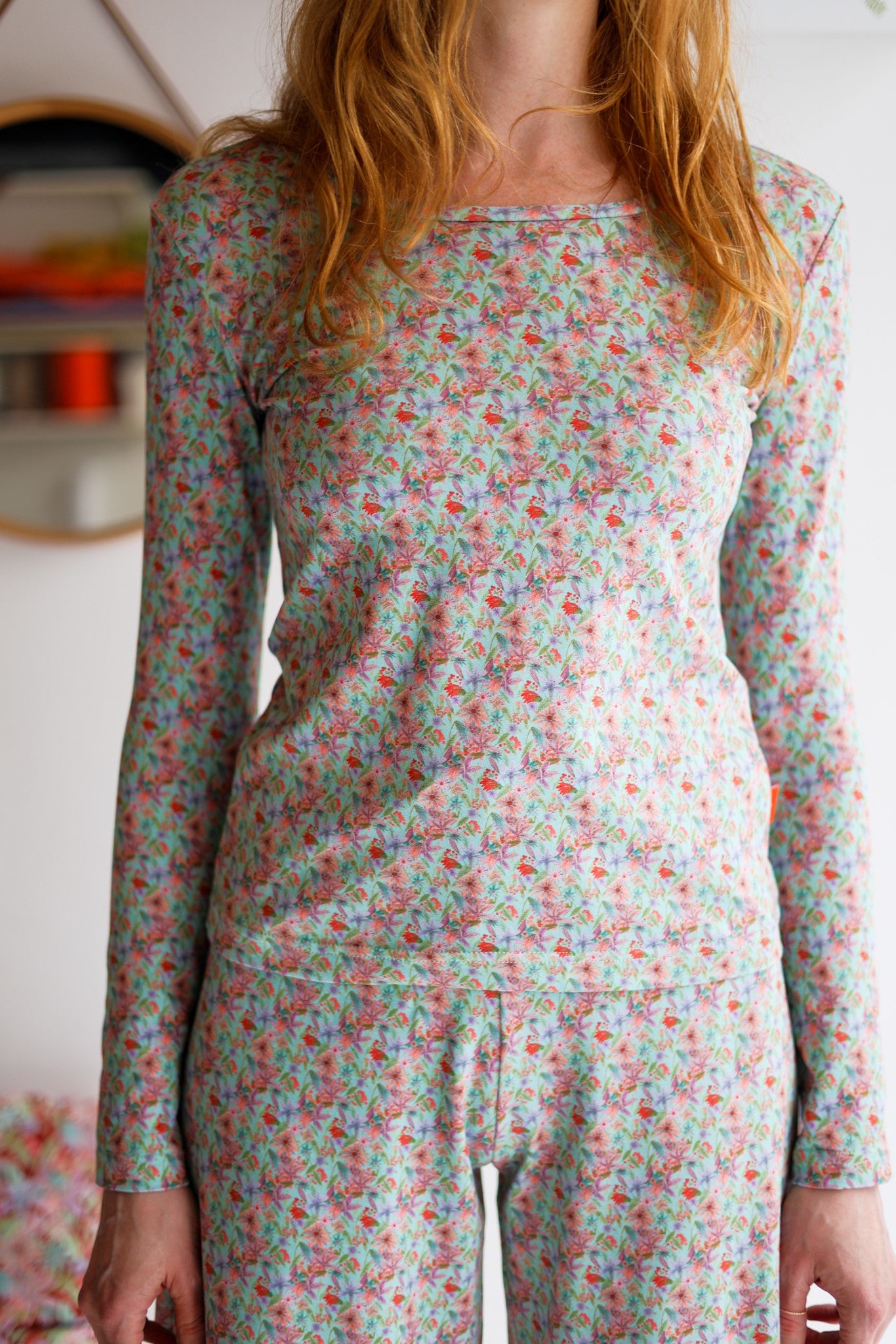 Women organic cotton stretch jersey long sleeve t-shirt.