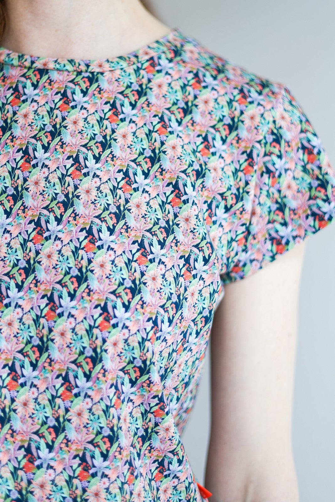 Women organic cotton stretch jersey mid crop t-shirt.
