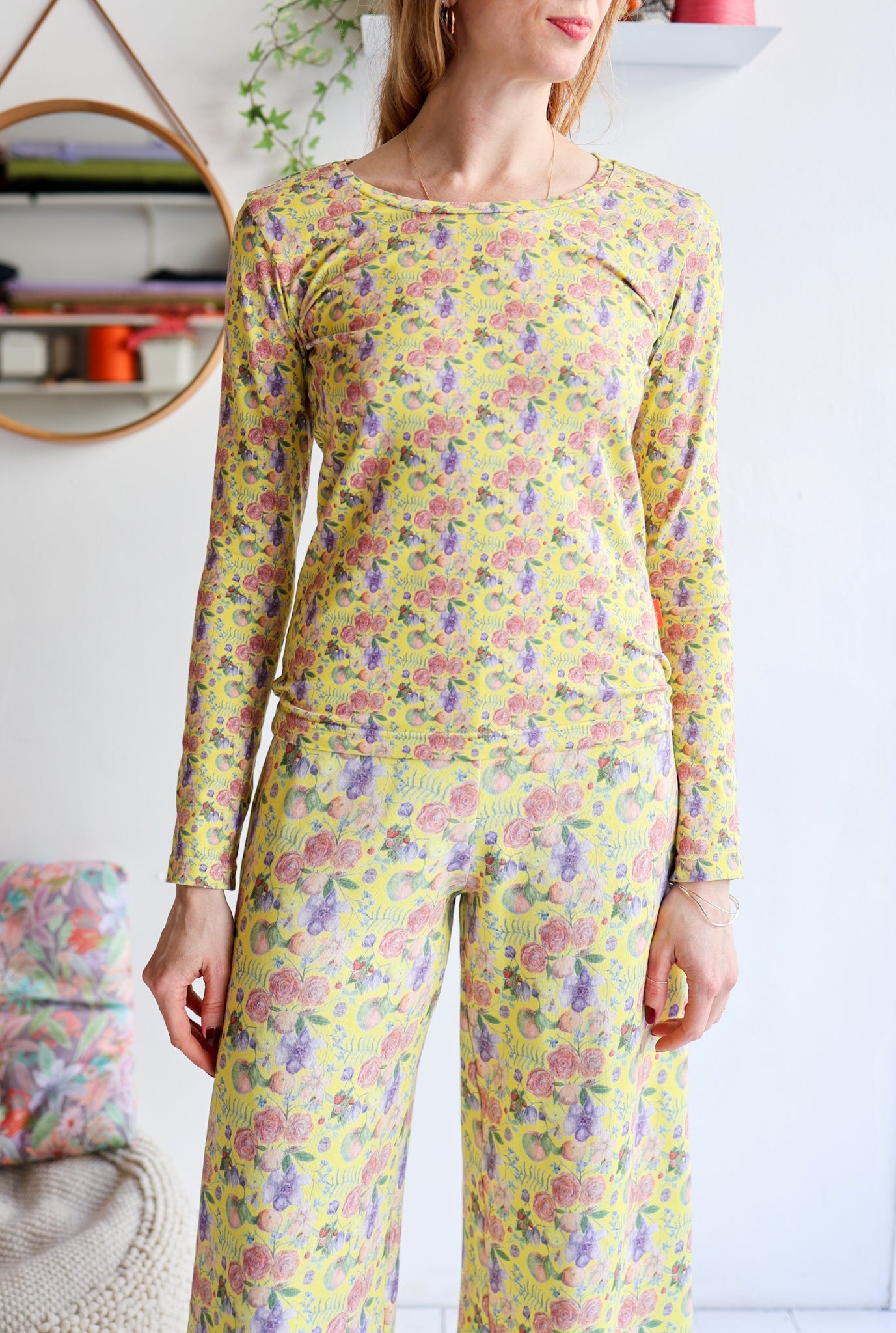 Organic cotton stretch jersey long sleeve women t-shirt.