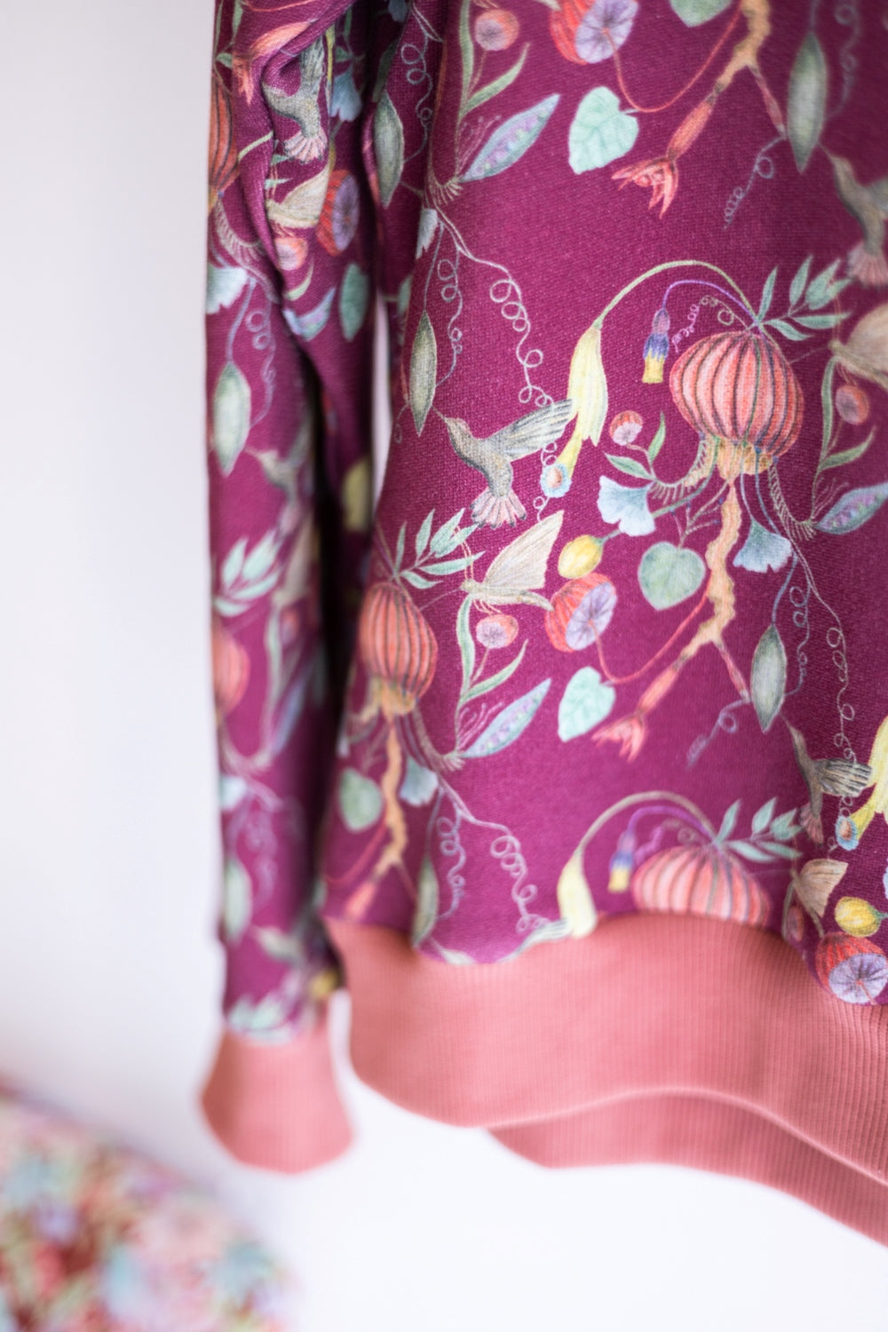 Women organic cotton sweatshirt.