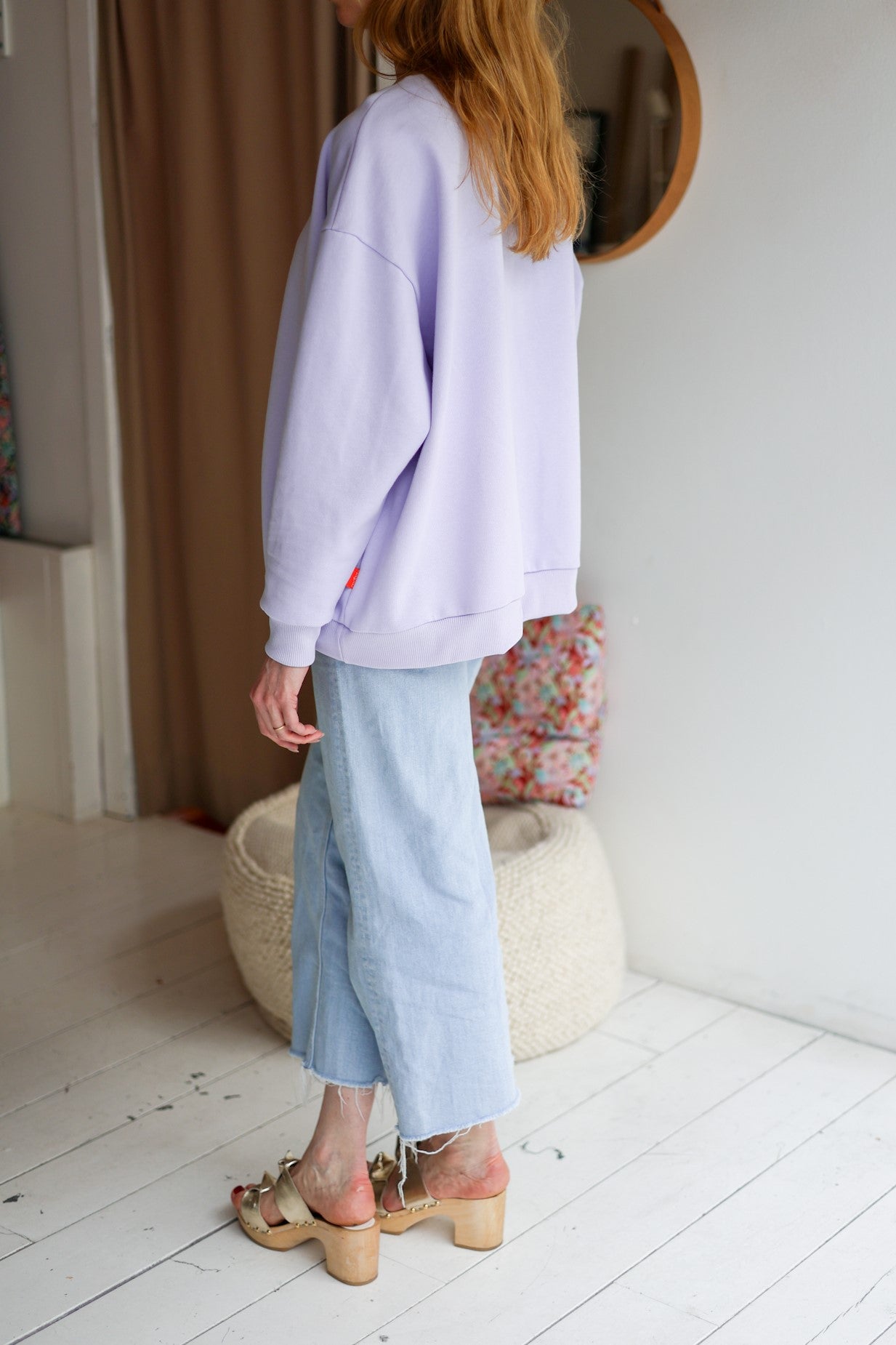 Women organic cotton round neck oversized sweatshirt.