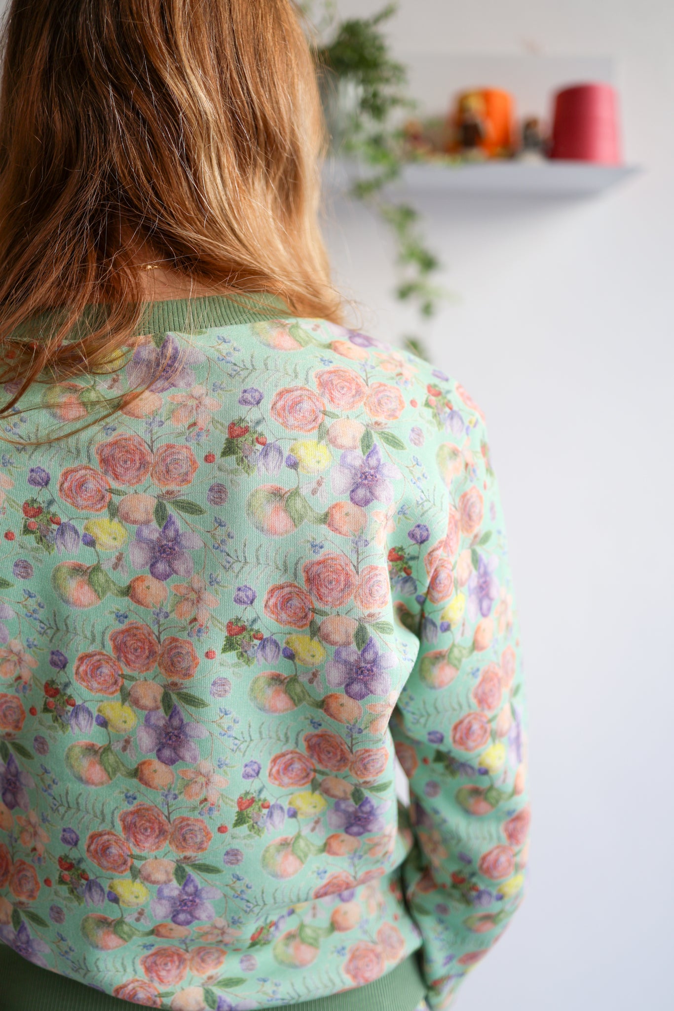 Women organic cotton sweatshirt.